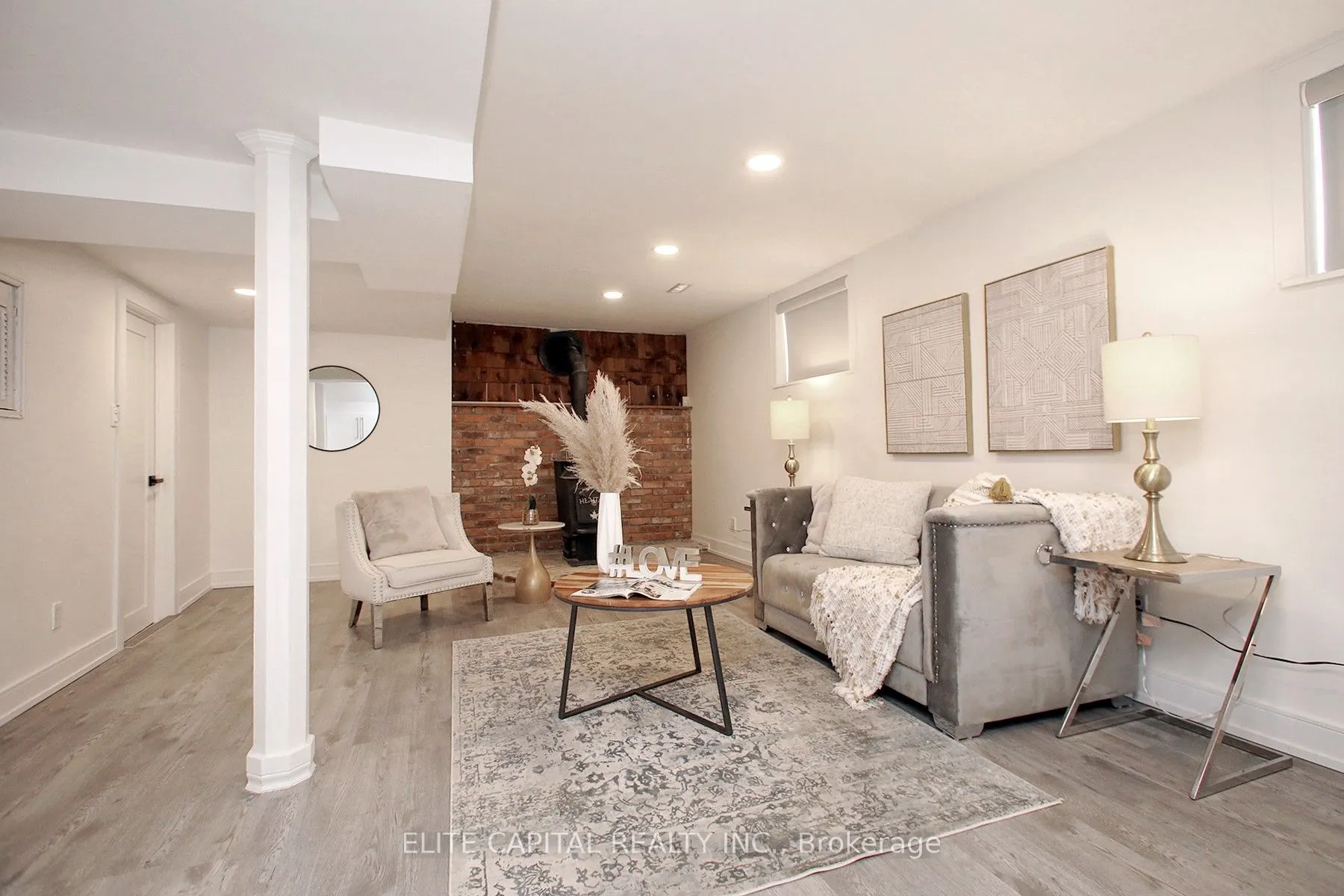 225 Snowshoe Crescent