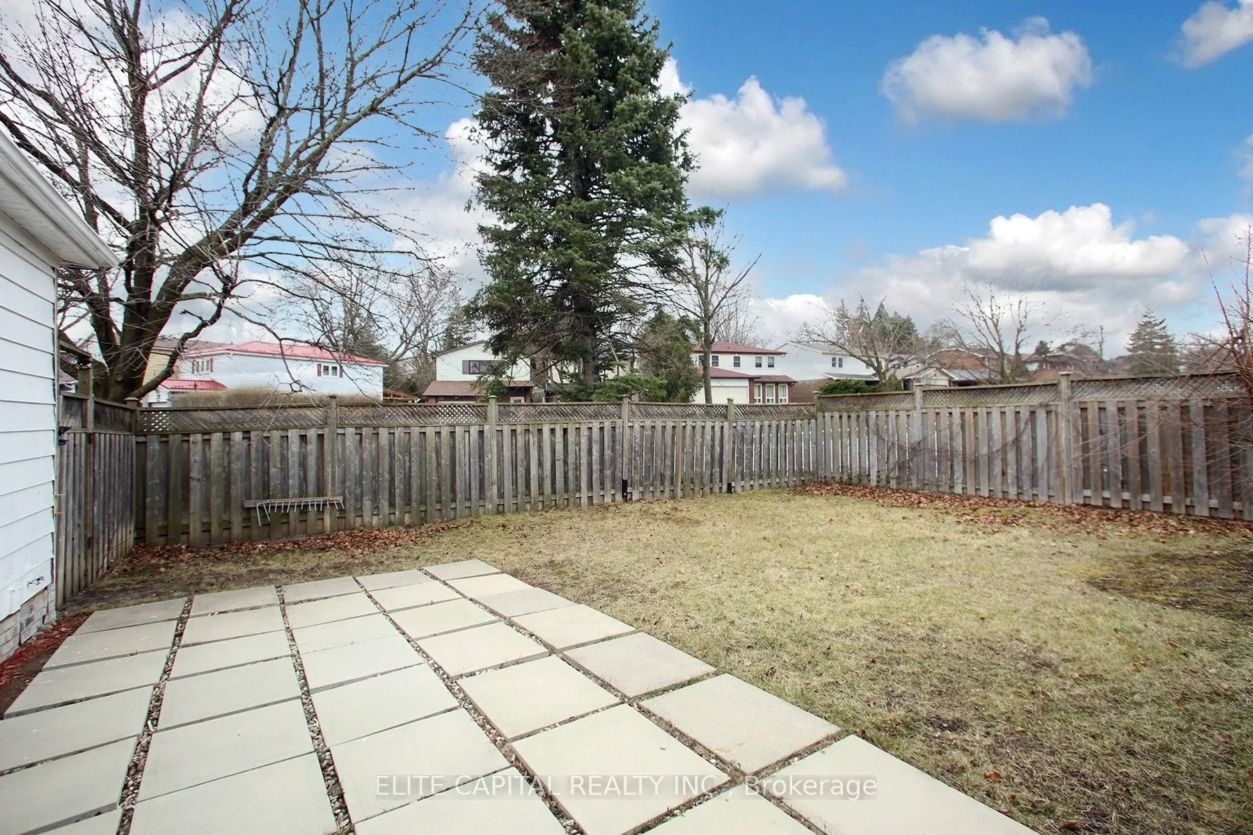 225 Snowshoe Crescent