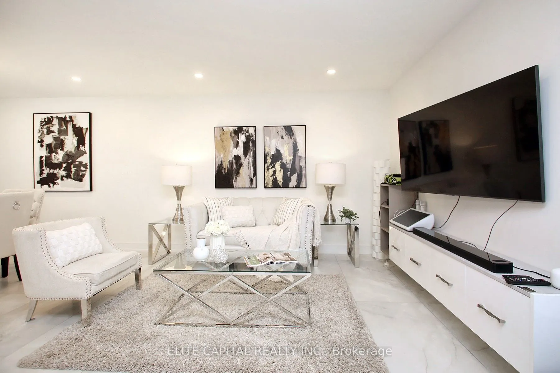 225 Snowshoe Crescent