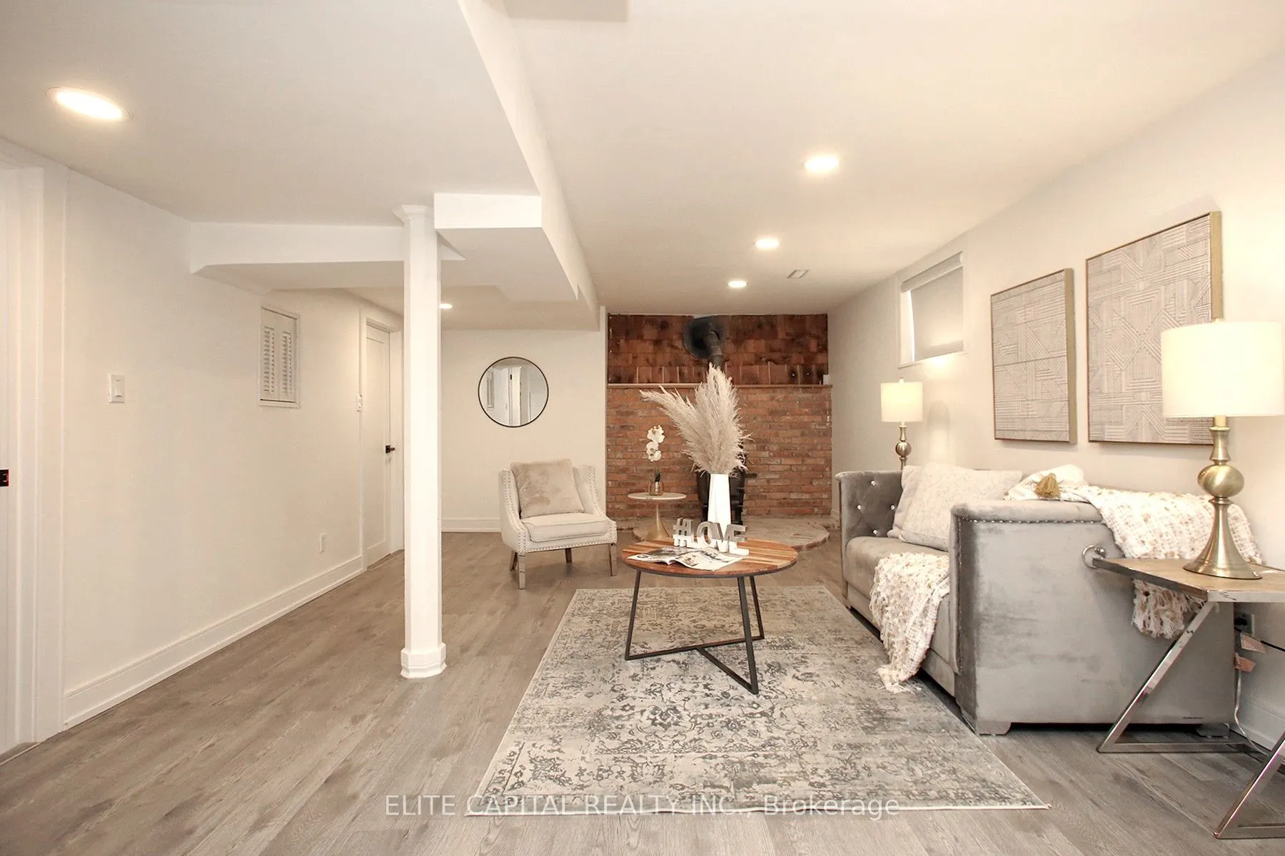 225 Snowshoe Crescent