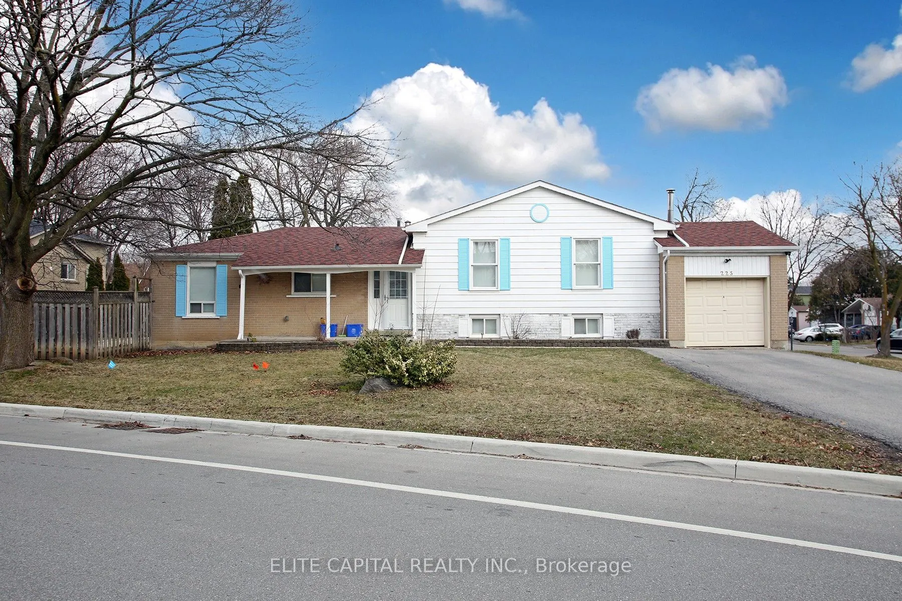 225 Snowshoe Crescent