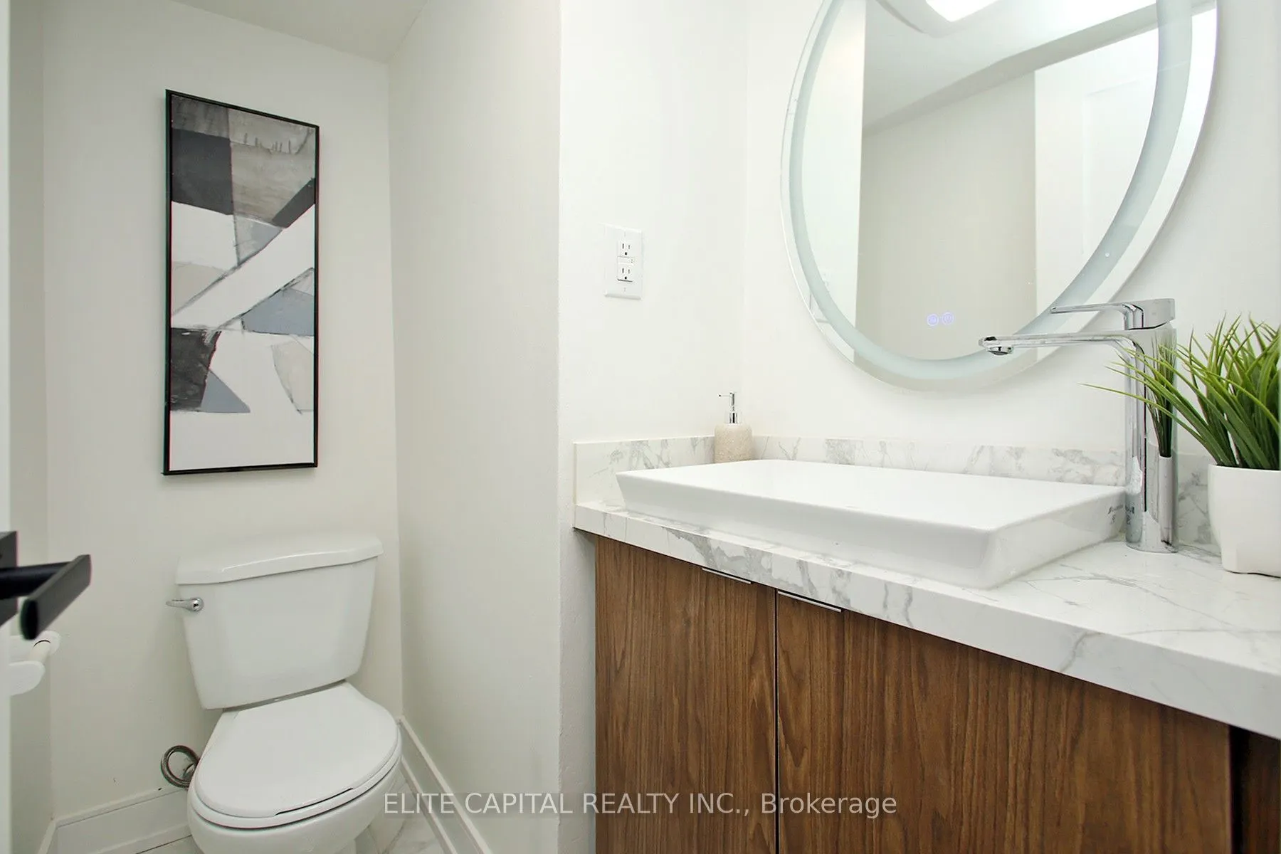 225 Snowshoe Crescent