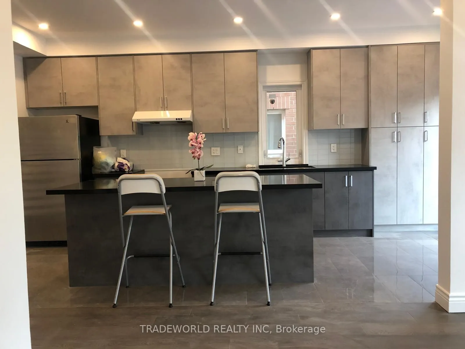 87 Castan Avenue, #1 Bedroom