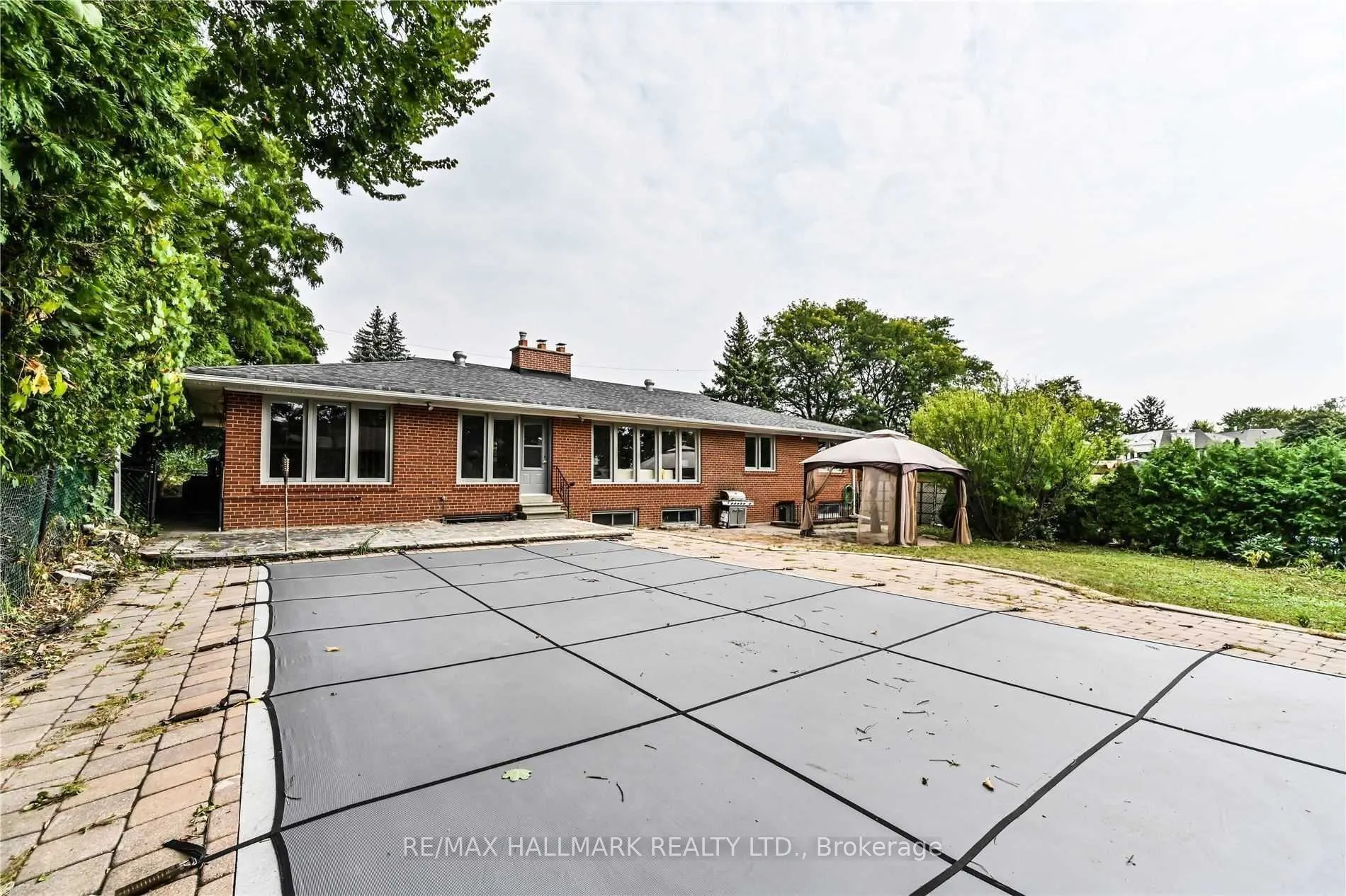 16 Cavalier Crescent