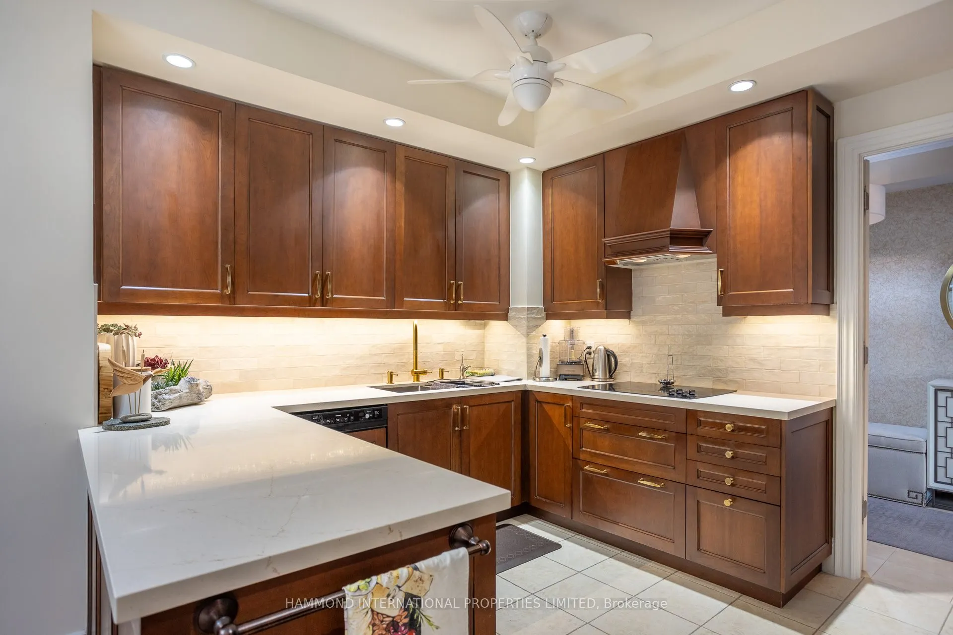 7071 Bayview Avenue, #215