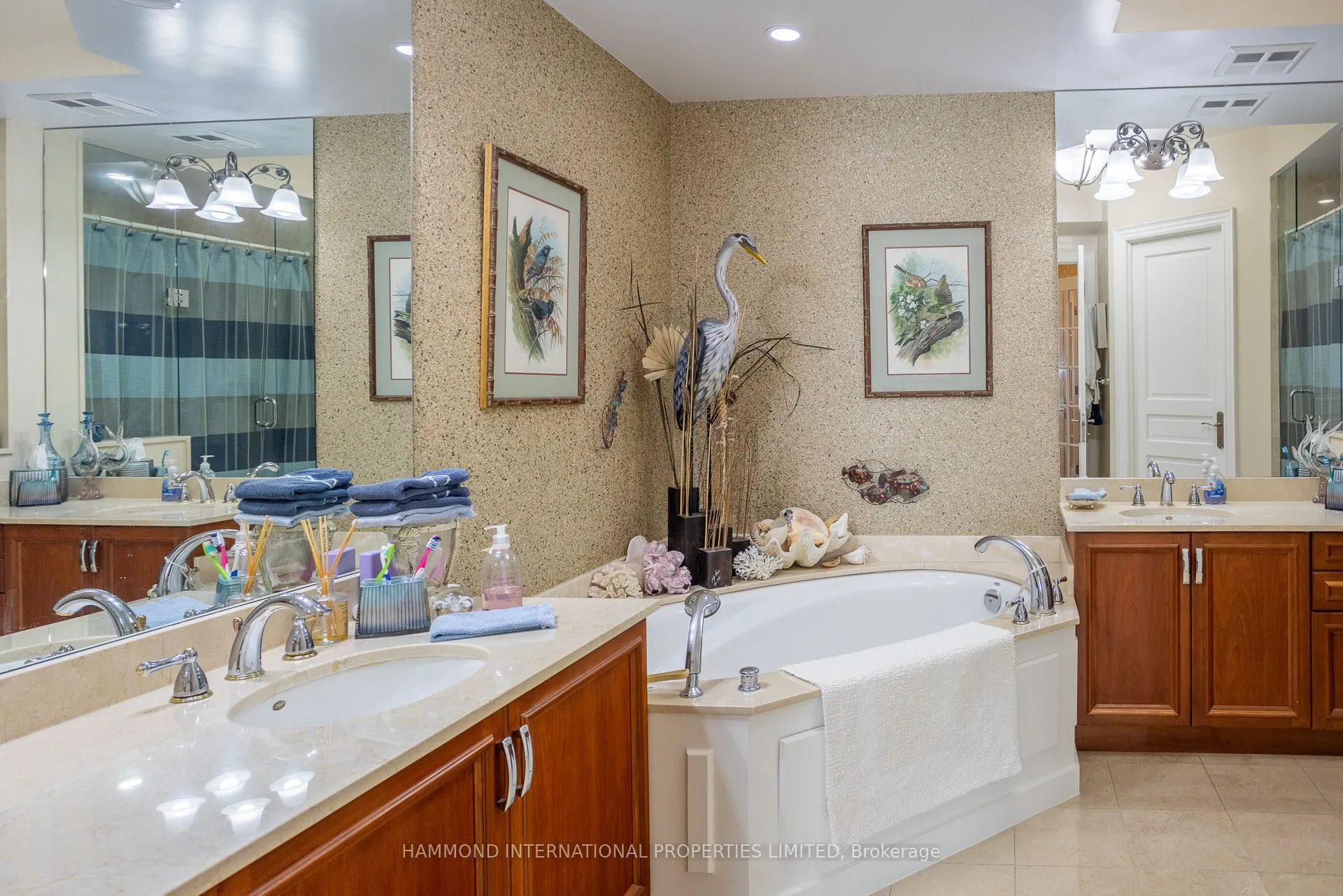 7071 Bayview Avenue, #215