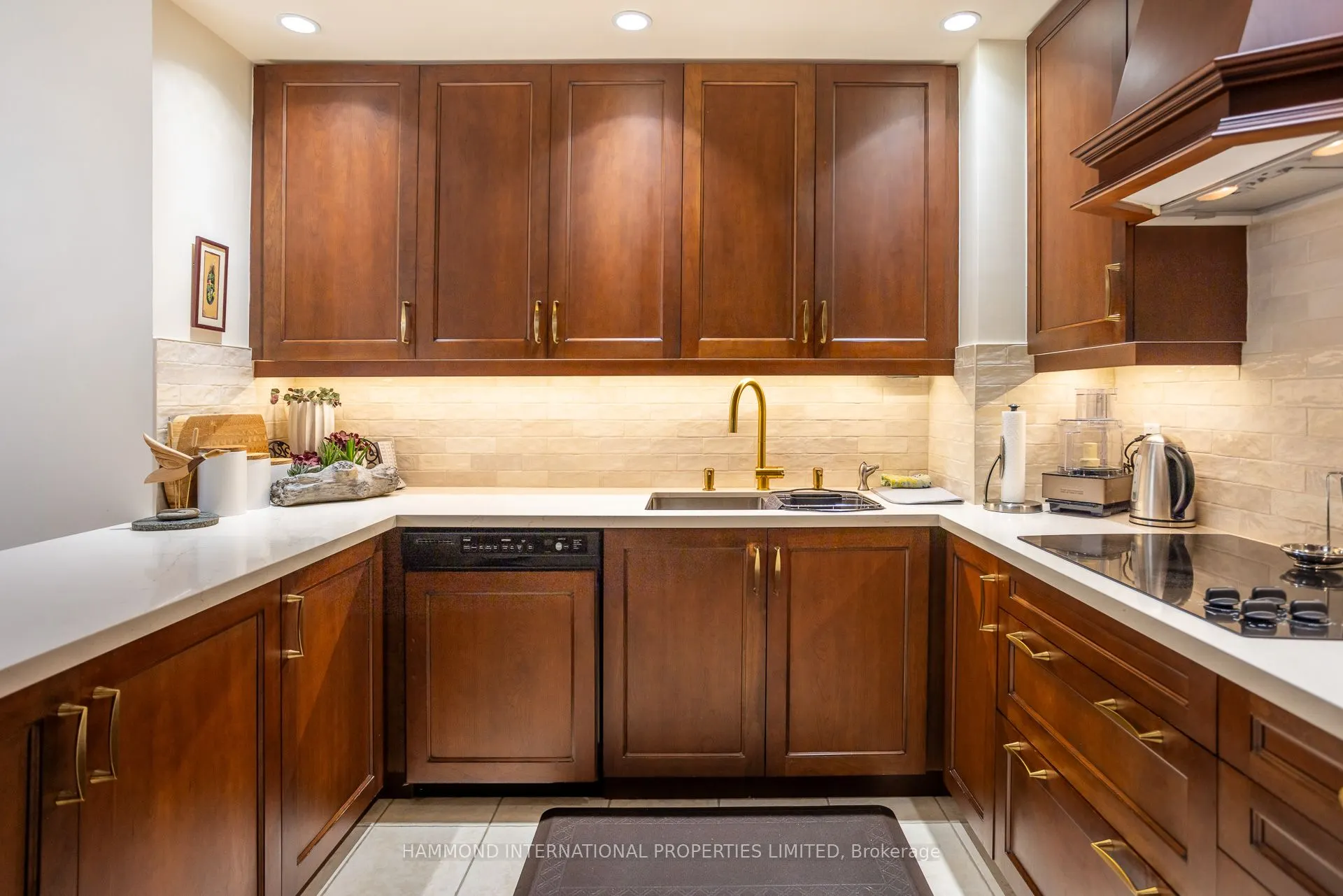 7071 Bayview Avenue, #215