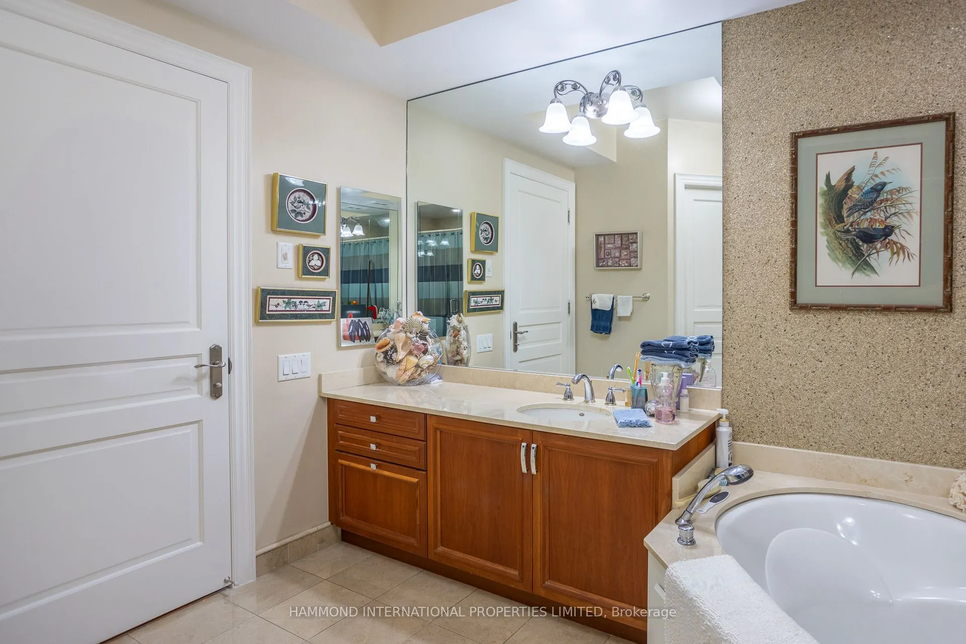 7071 Bayview Avenue, #215