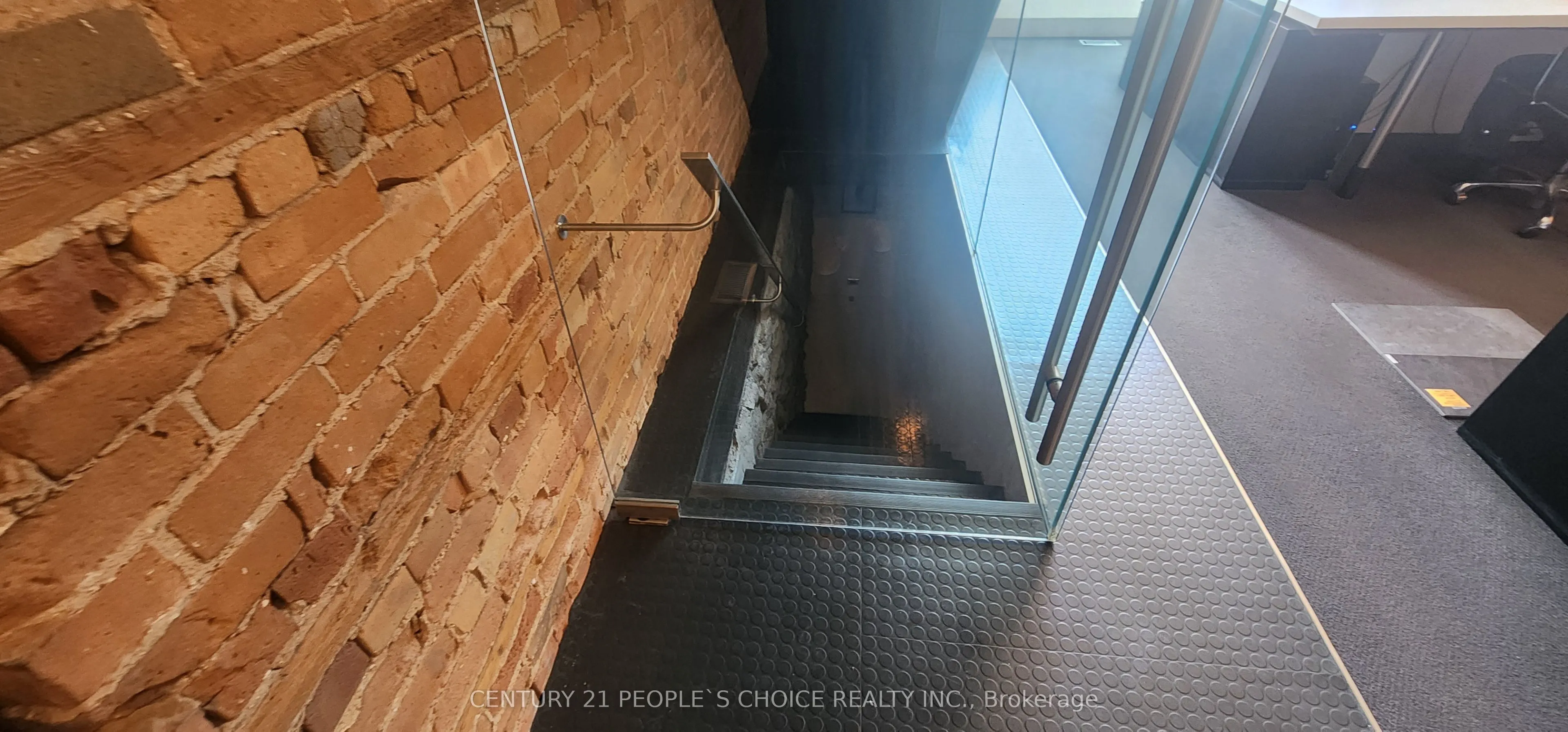 71 Victoria Street W