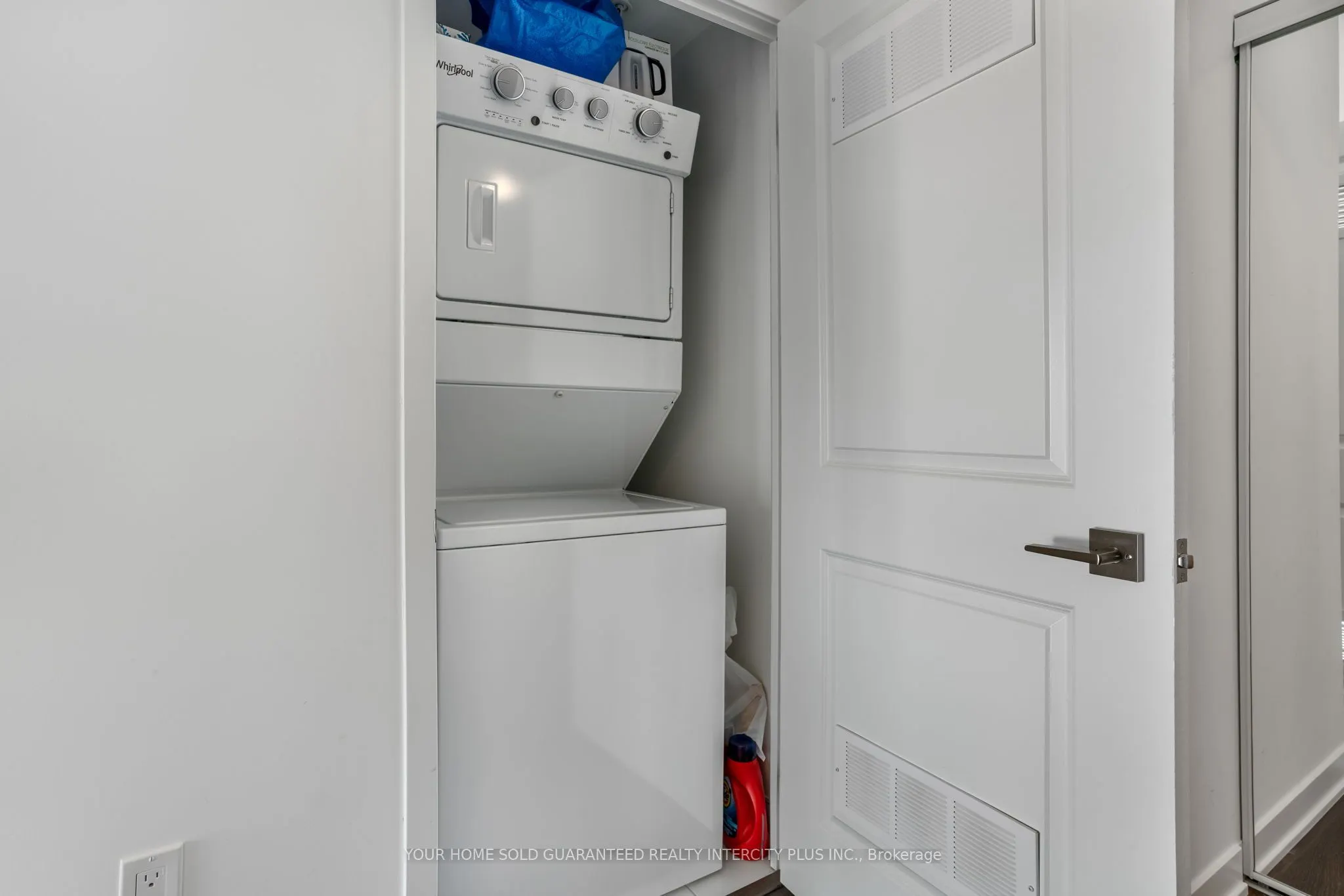 85 Oneida Crescent, #303