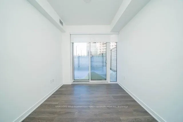 85 Oneida Crescent, #303