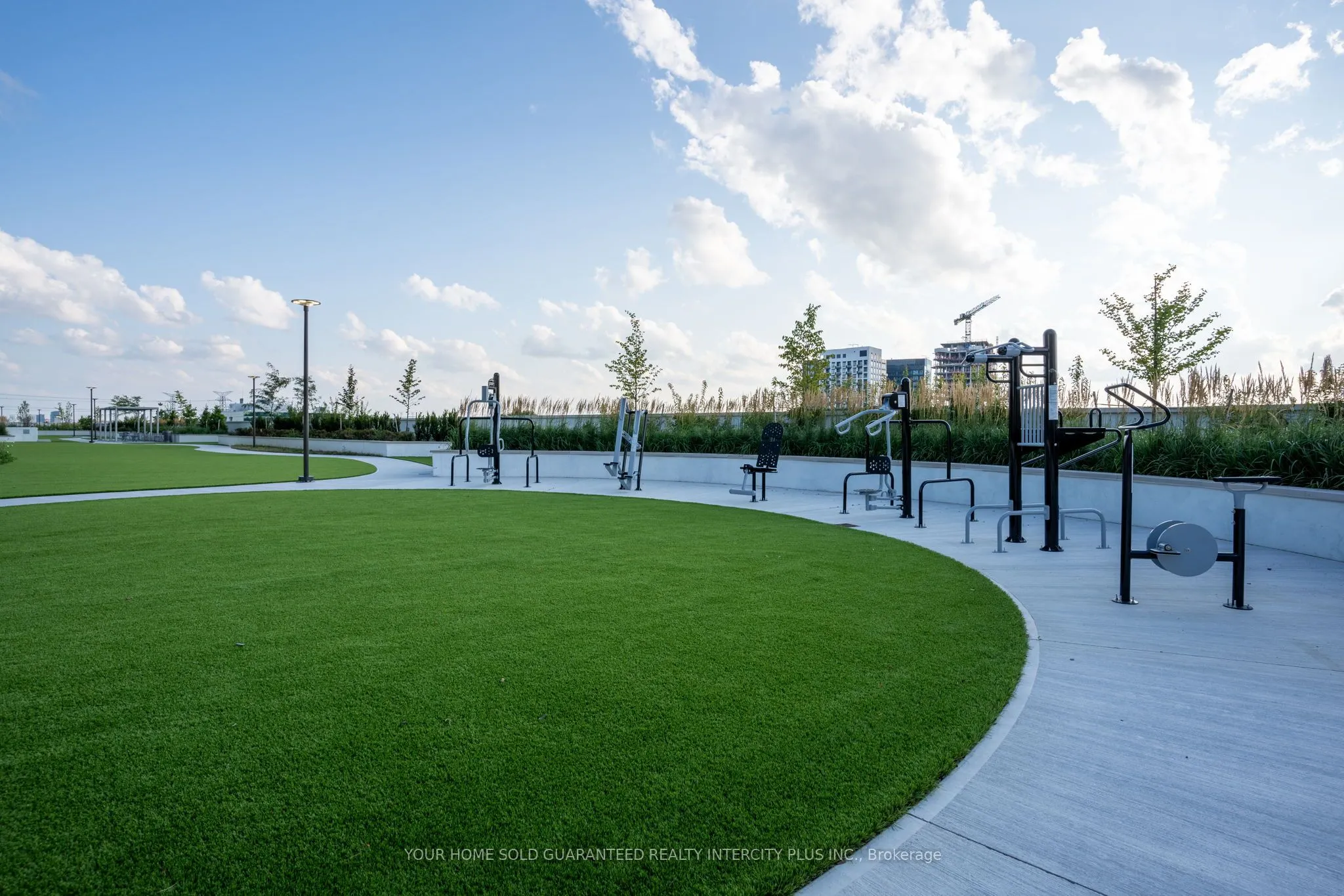 85 Oneida Crescent, #303