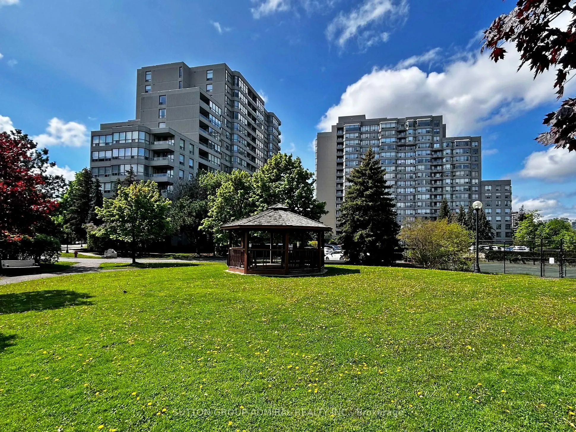 11 Townsgate Drive #401