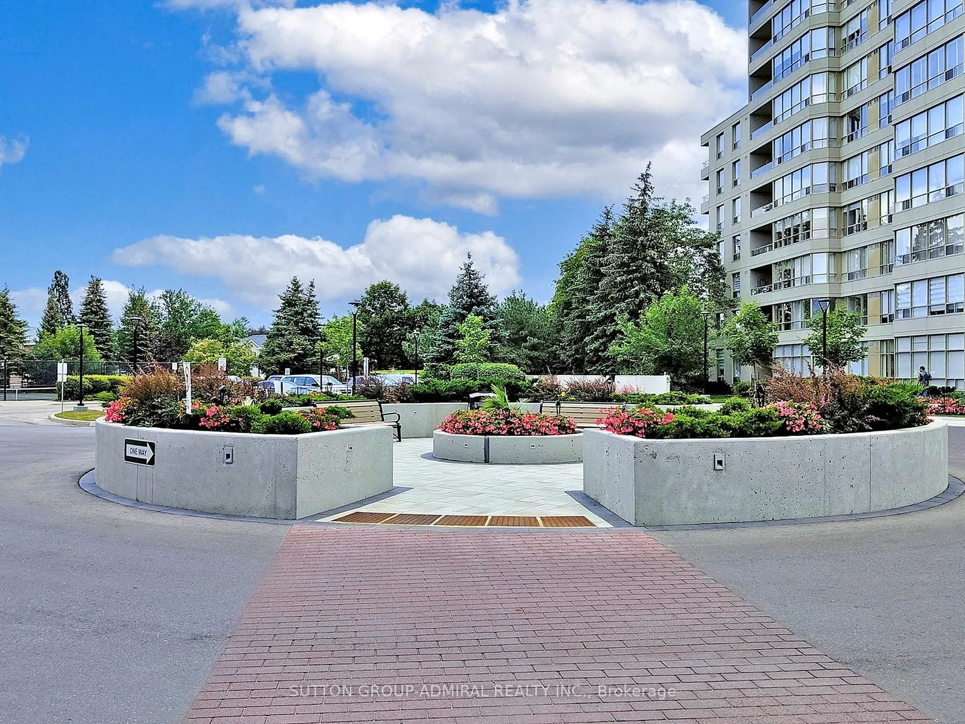 11 Townsgate Drive #401