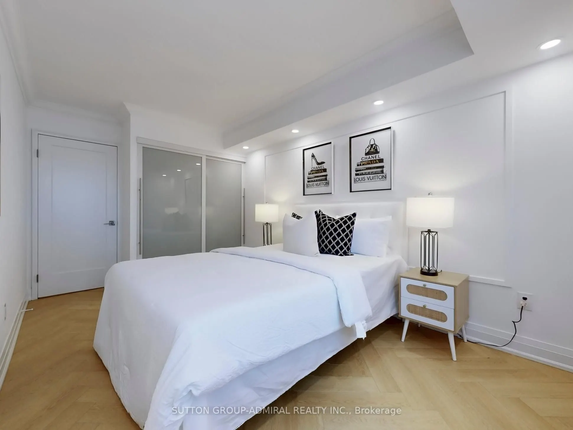 11 Townsgate Drive #401