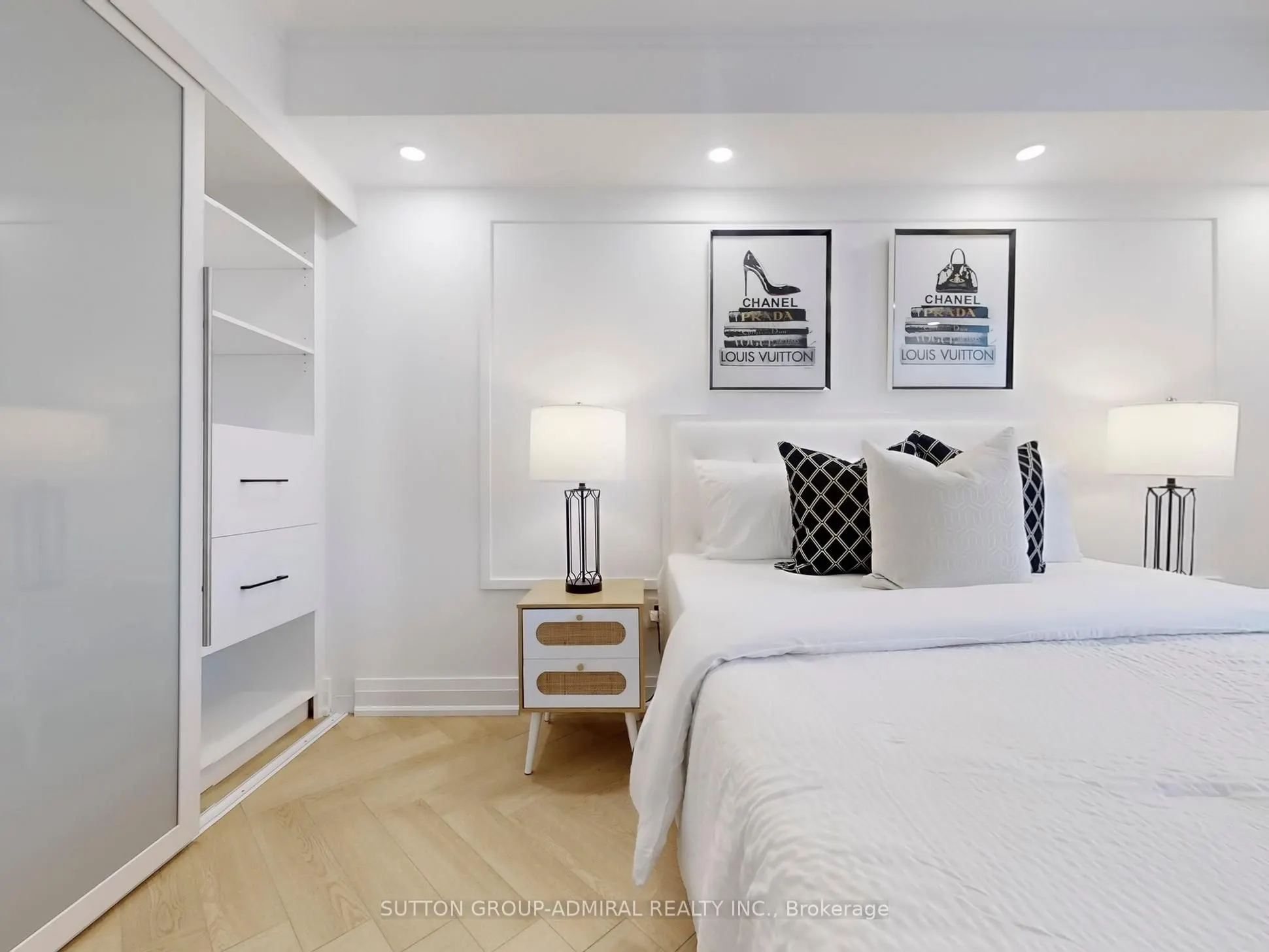 11 Townsgate Drive #401