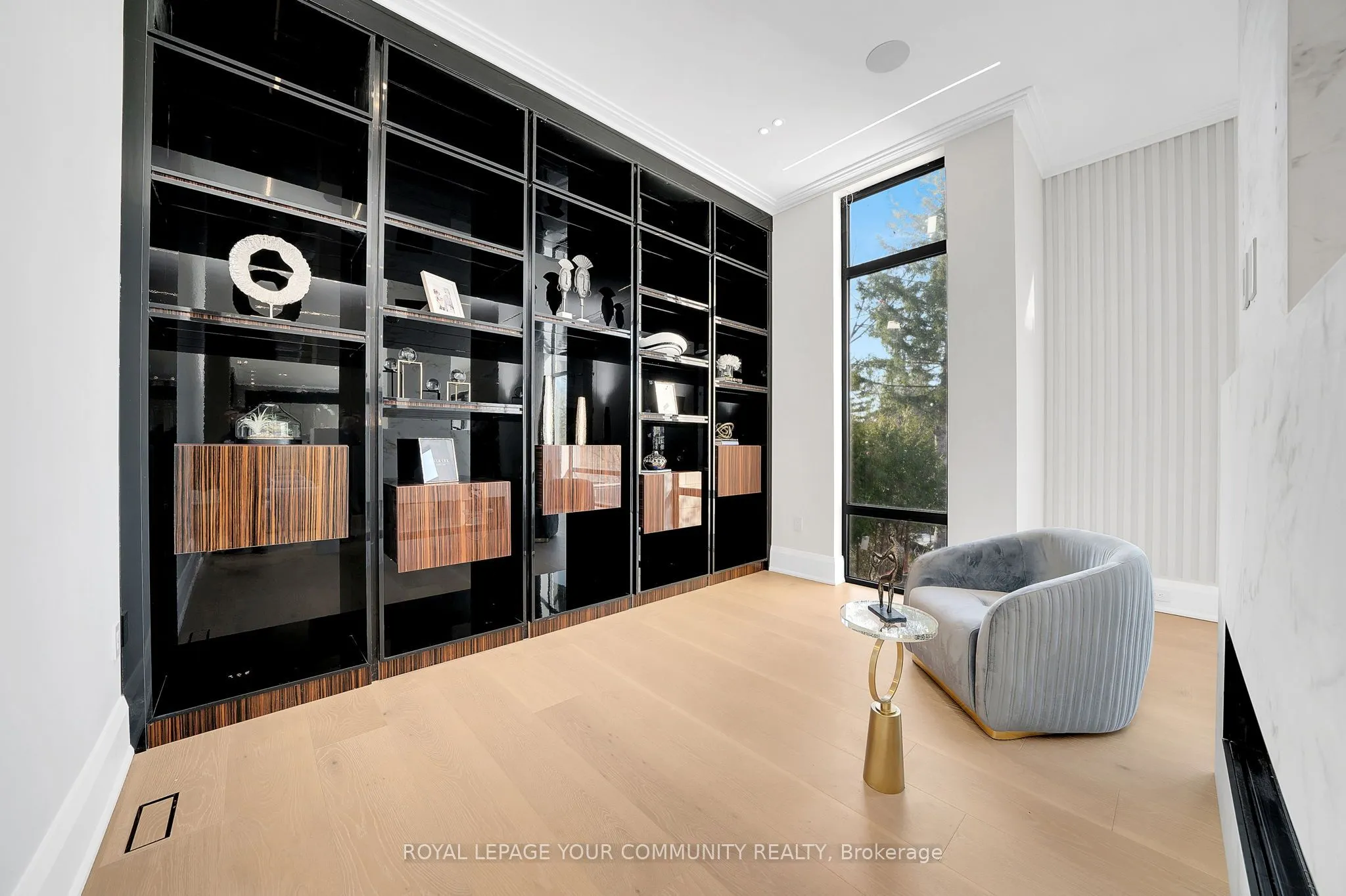 8 Poplar Drive