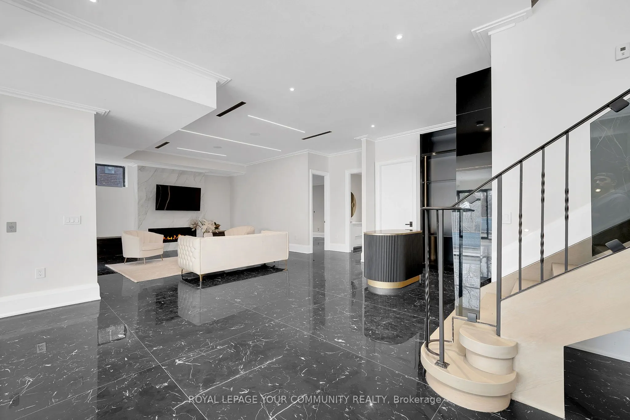 8 Poplar Drive