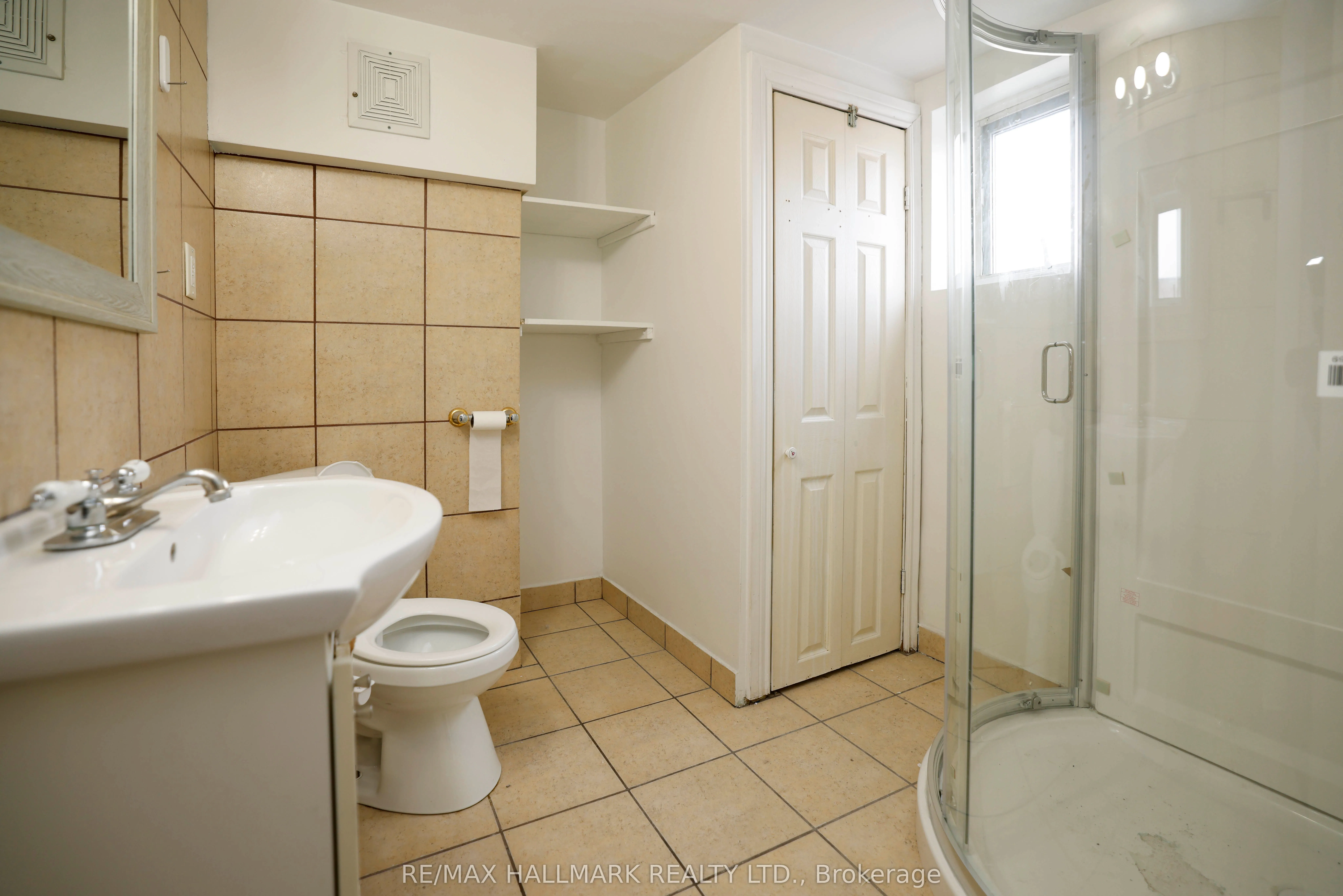 37 Holland Street W #3