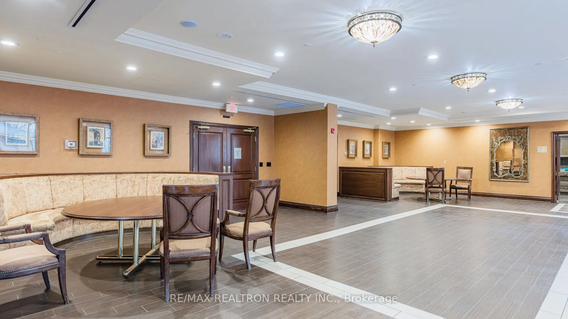 9225 Jane Street #401