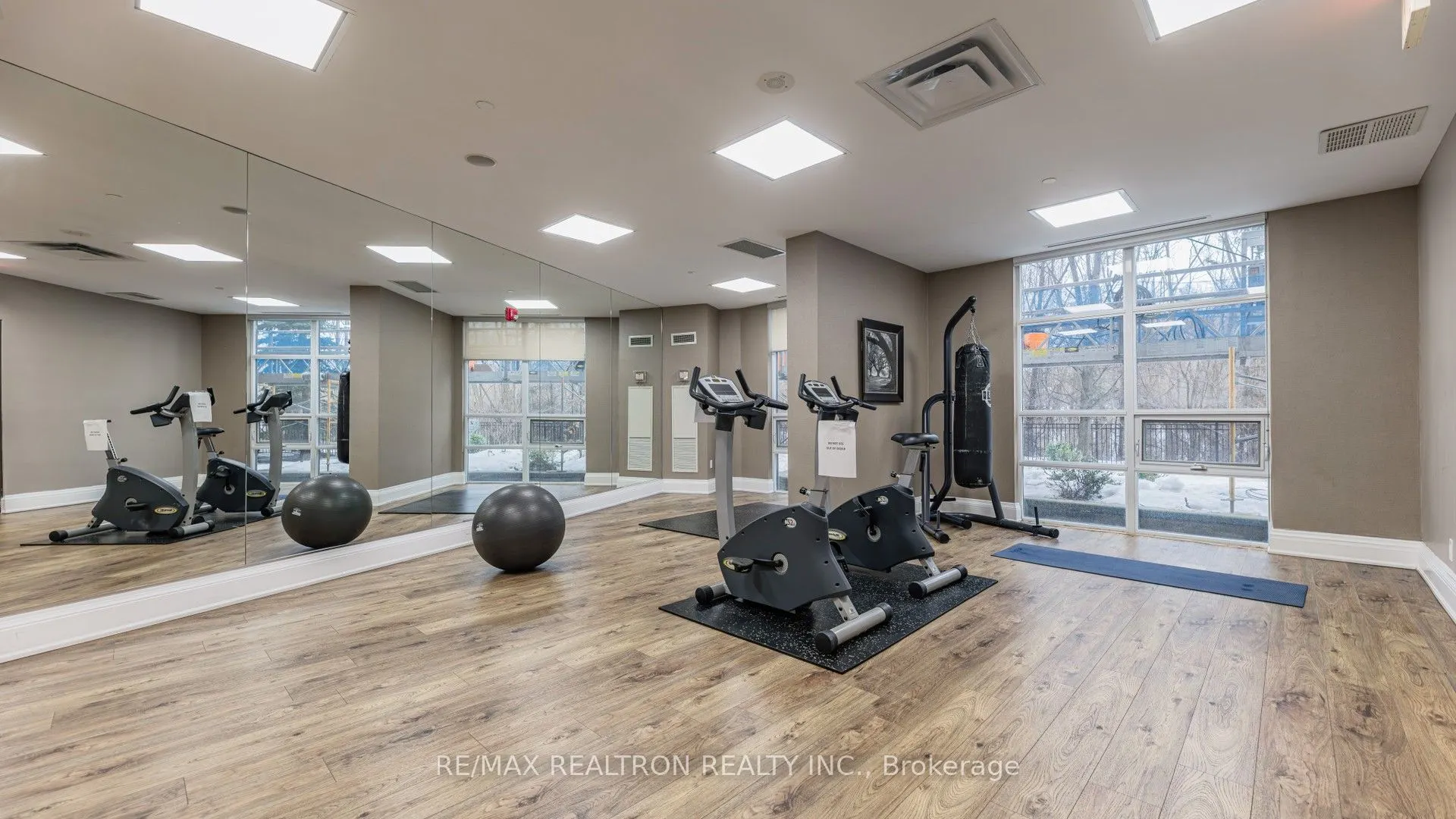 9225 Jane Street #401