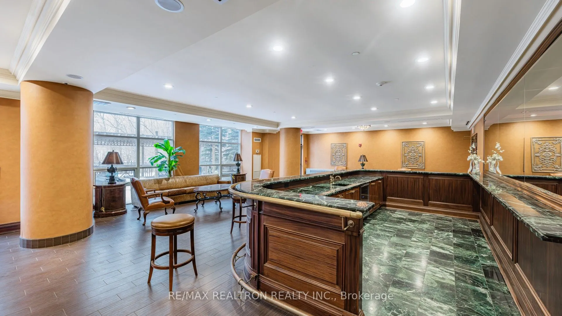 9225 Jane Street #401