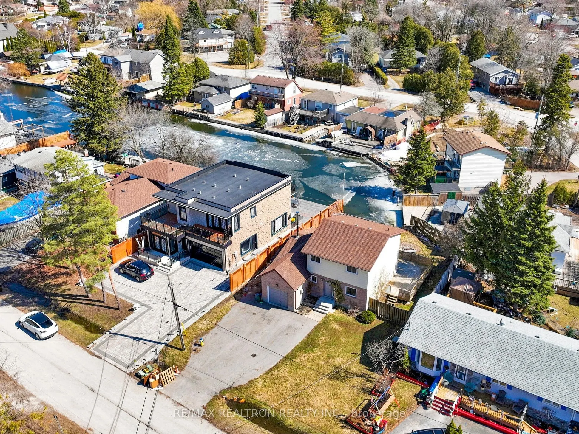 25 Shirlea Boulevard