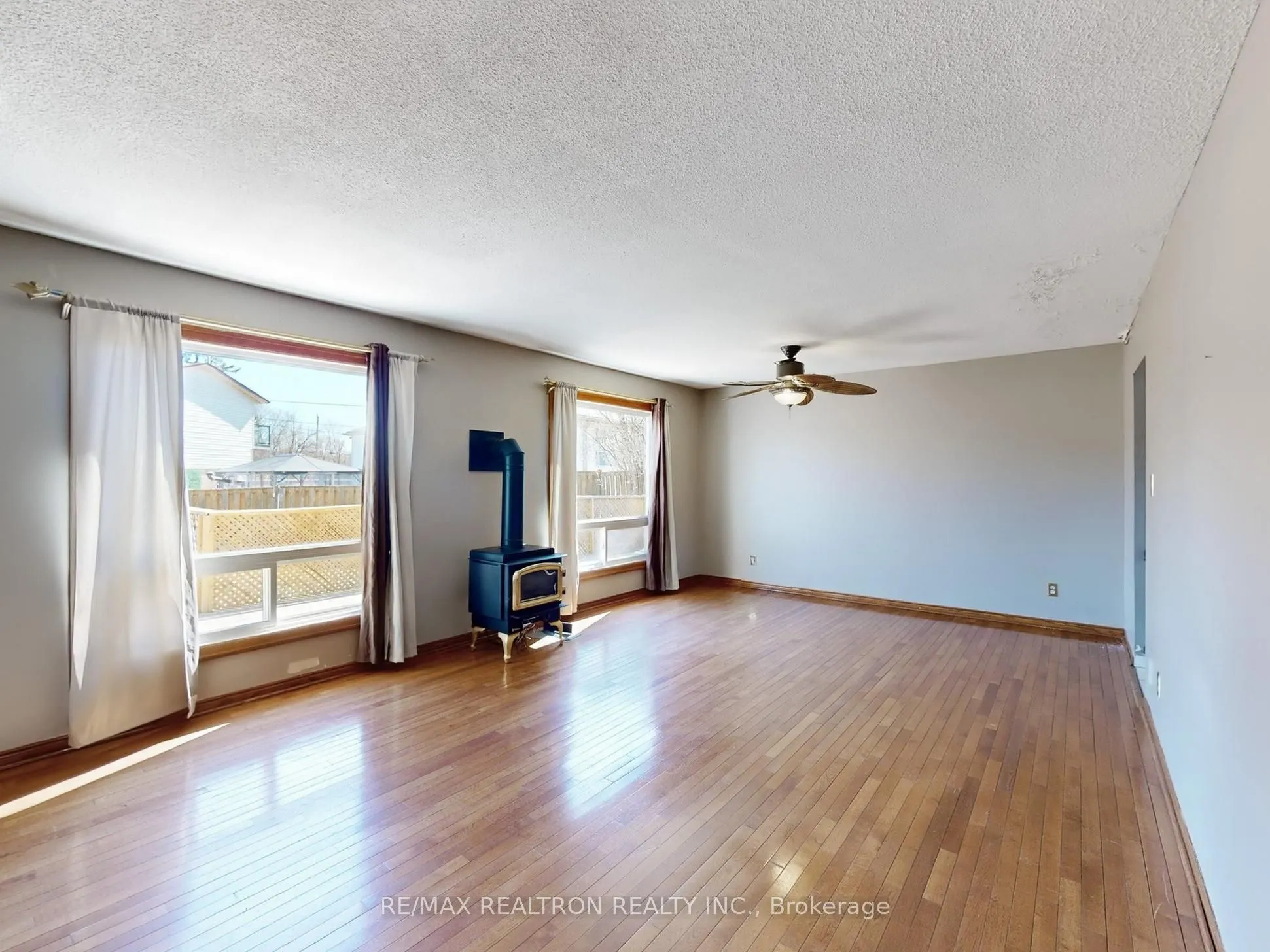 25 Shirlea Boulevard
