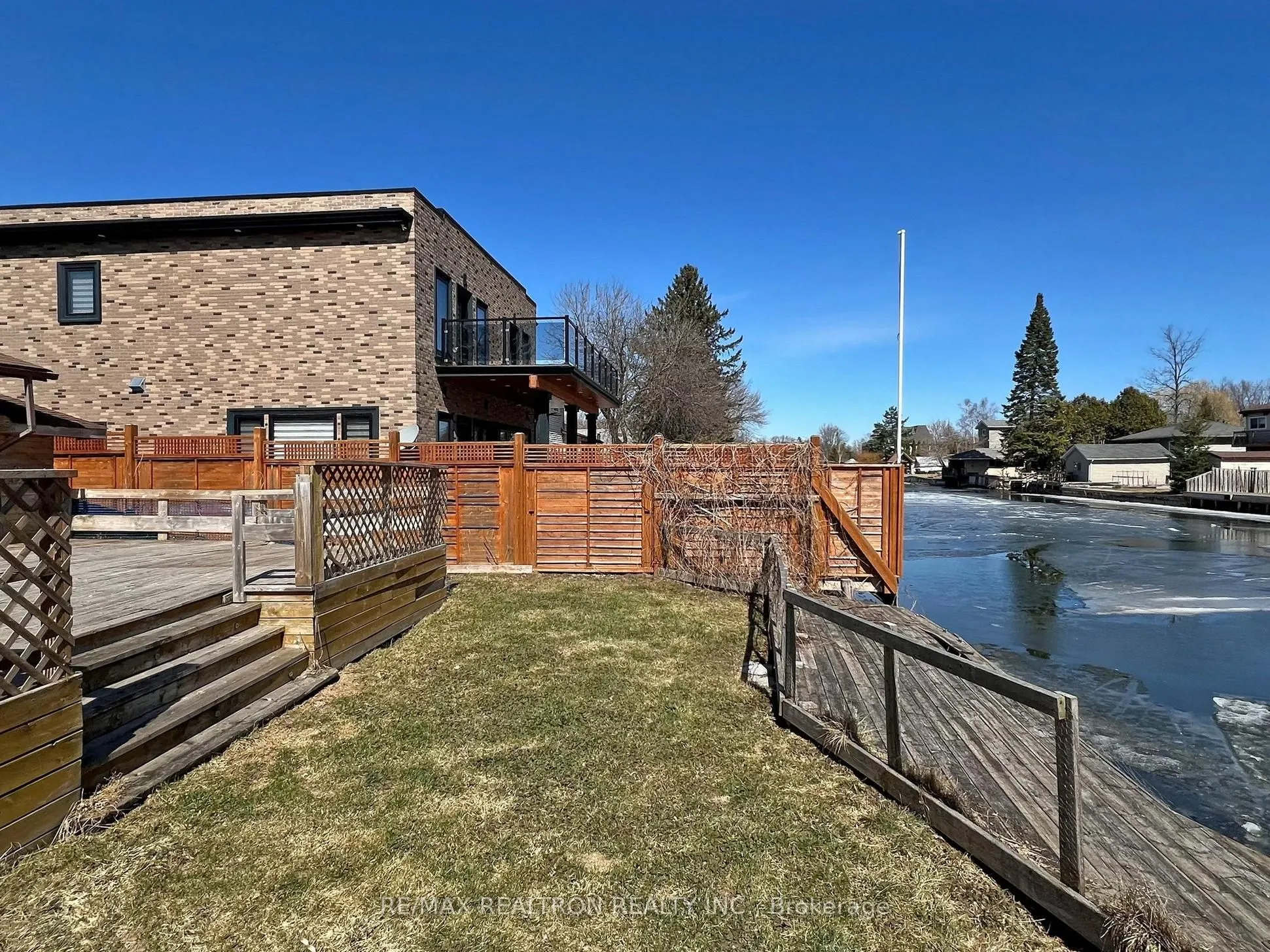 25 Shirlea Boulevard