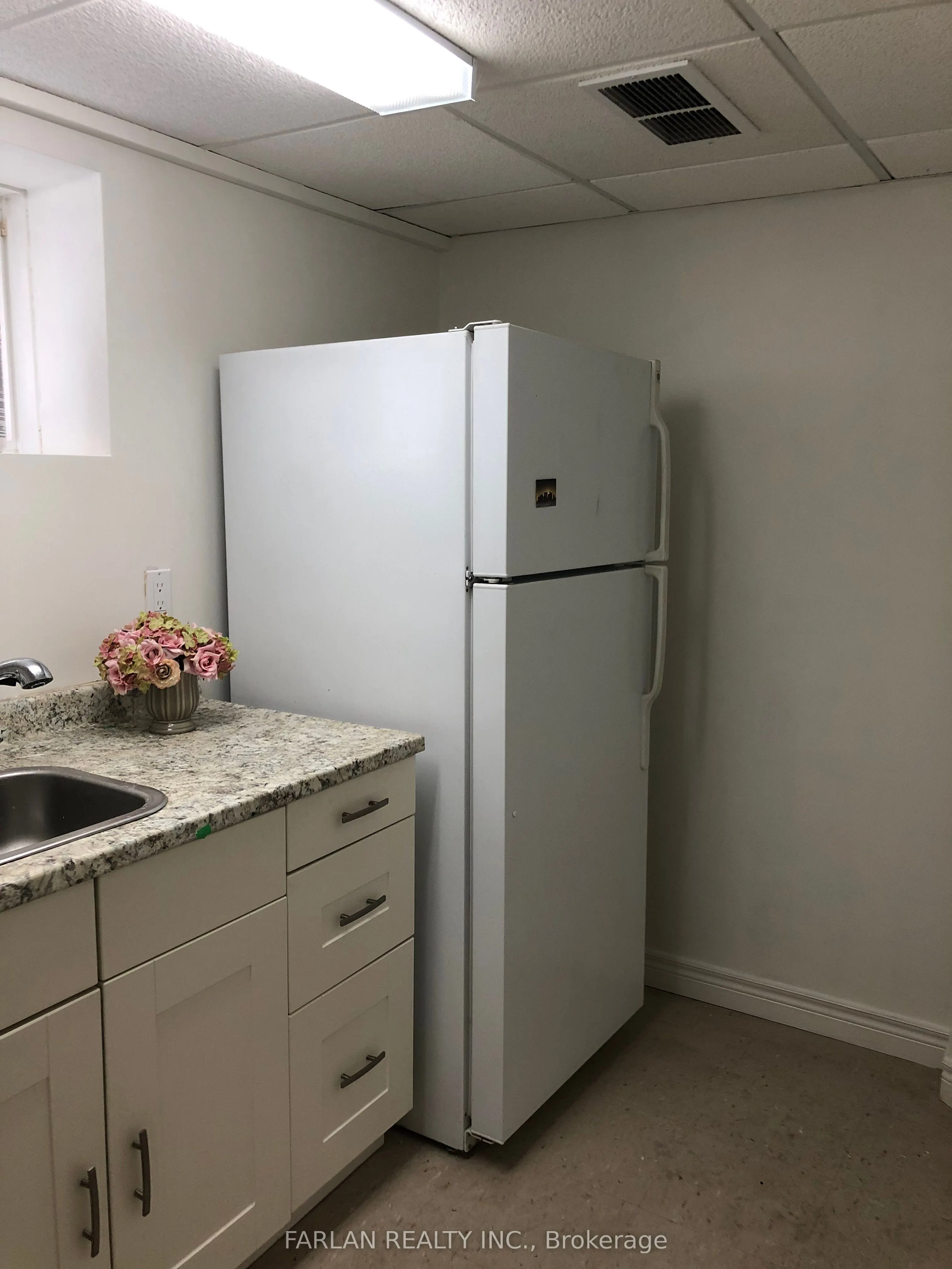 25 Desert View Crescent