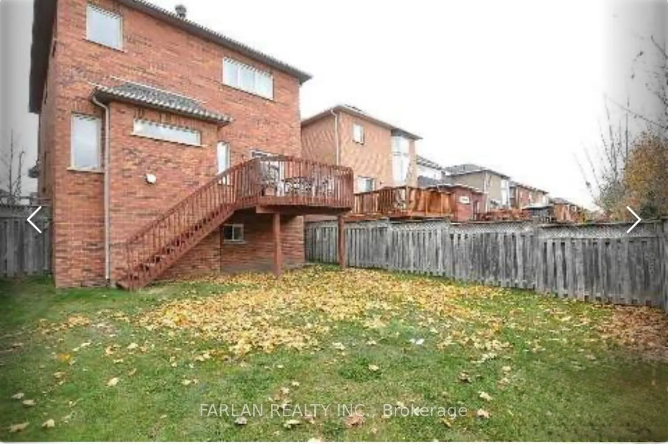 25 Desert View Crescent