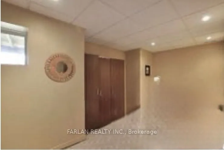 25 Desert View Crescent