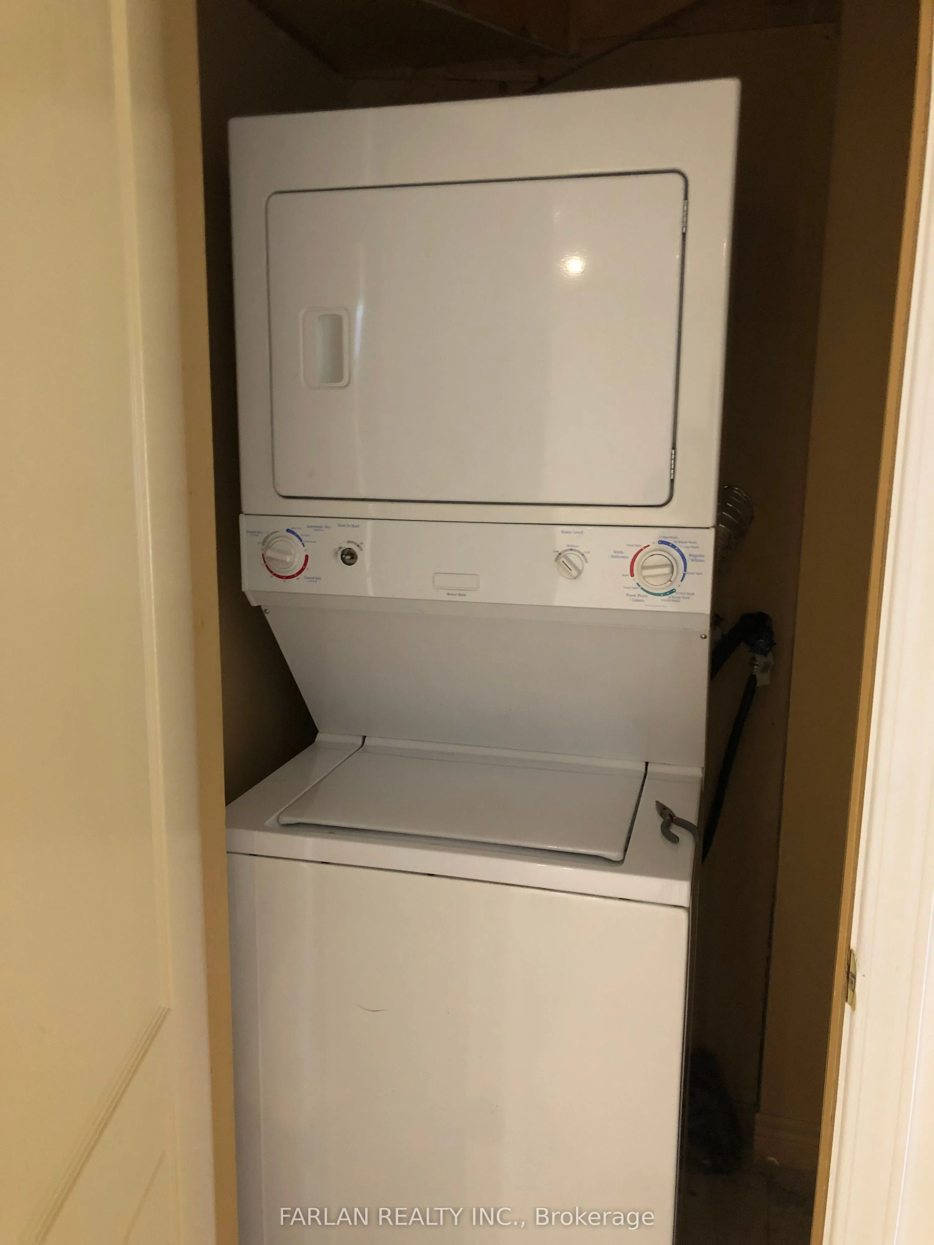 25 Desert View Crescent