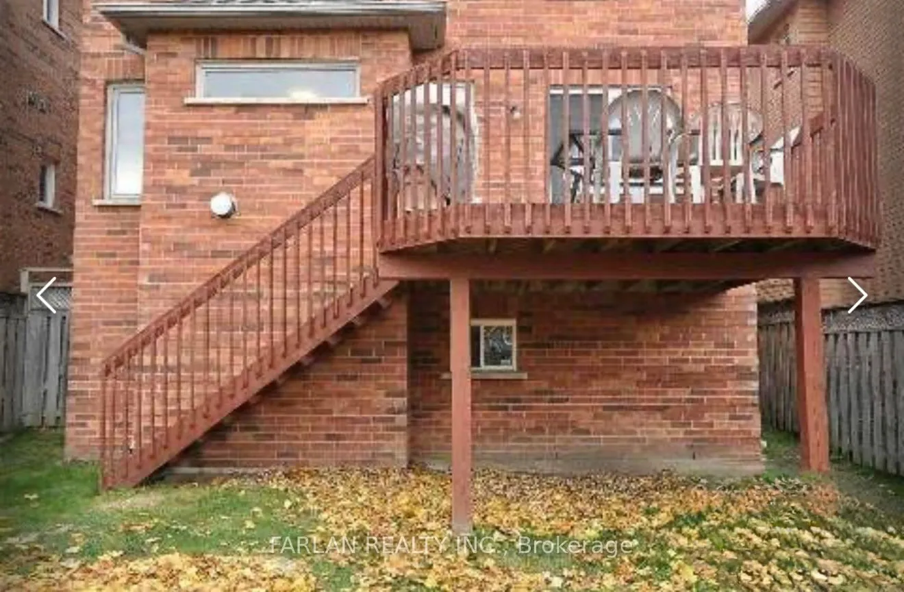 25 Desert View Crescent