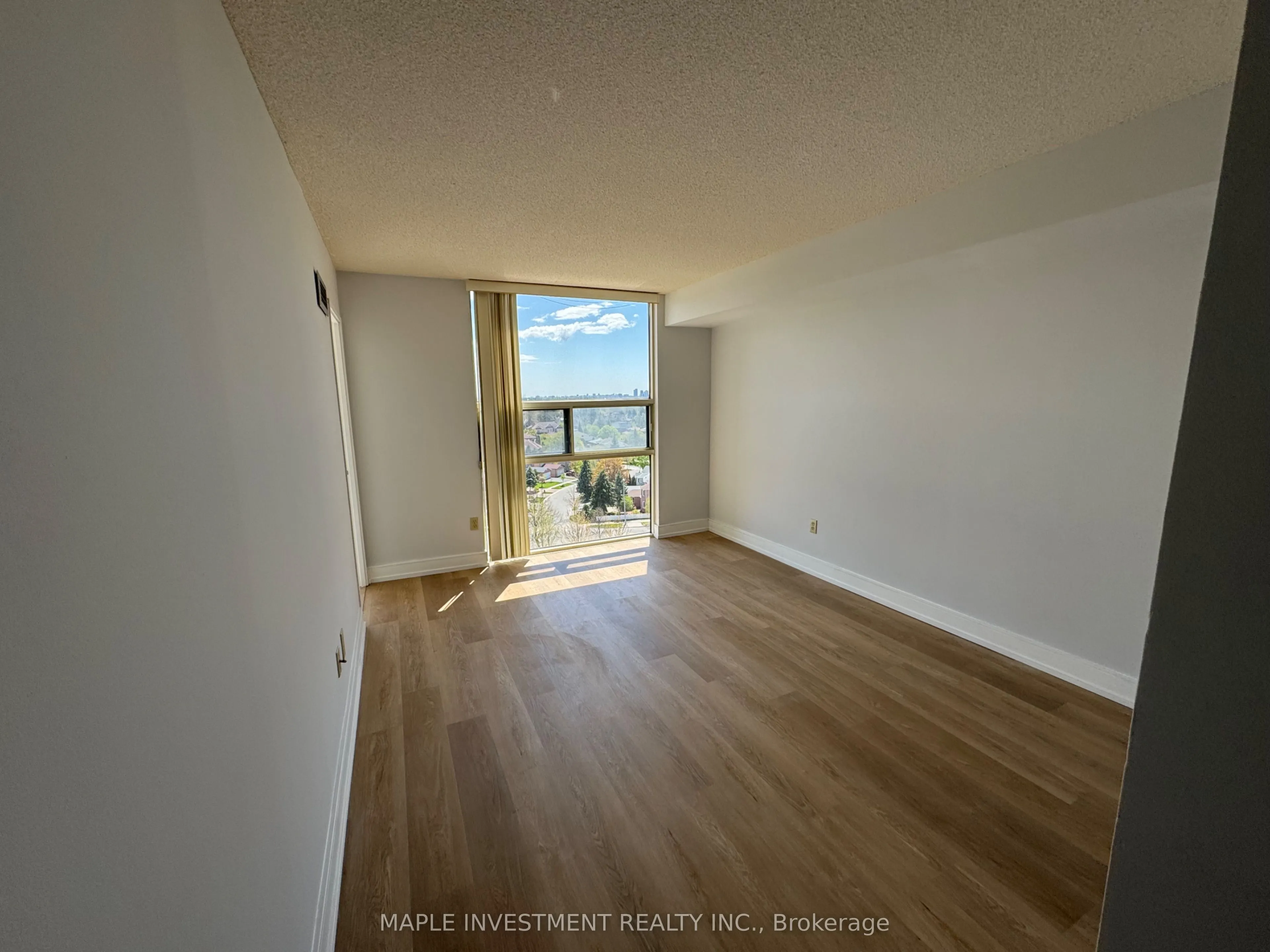 40 Harding Boulevard W, #1006