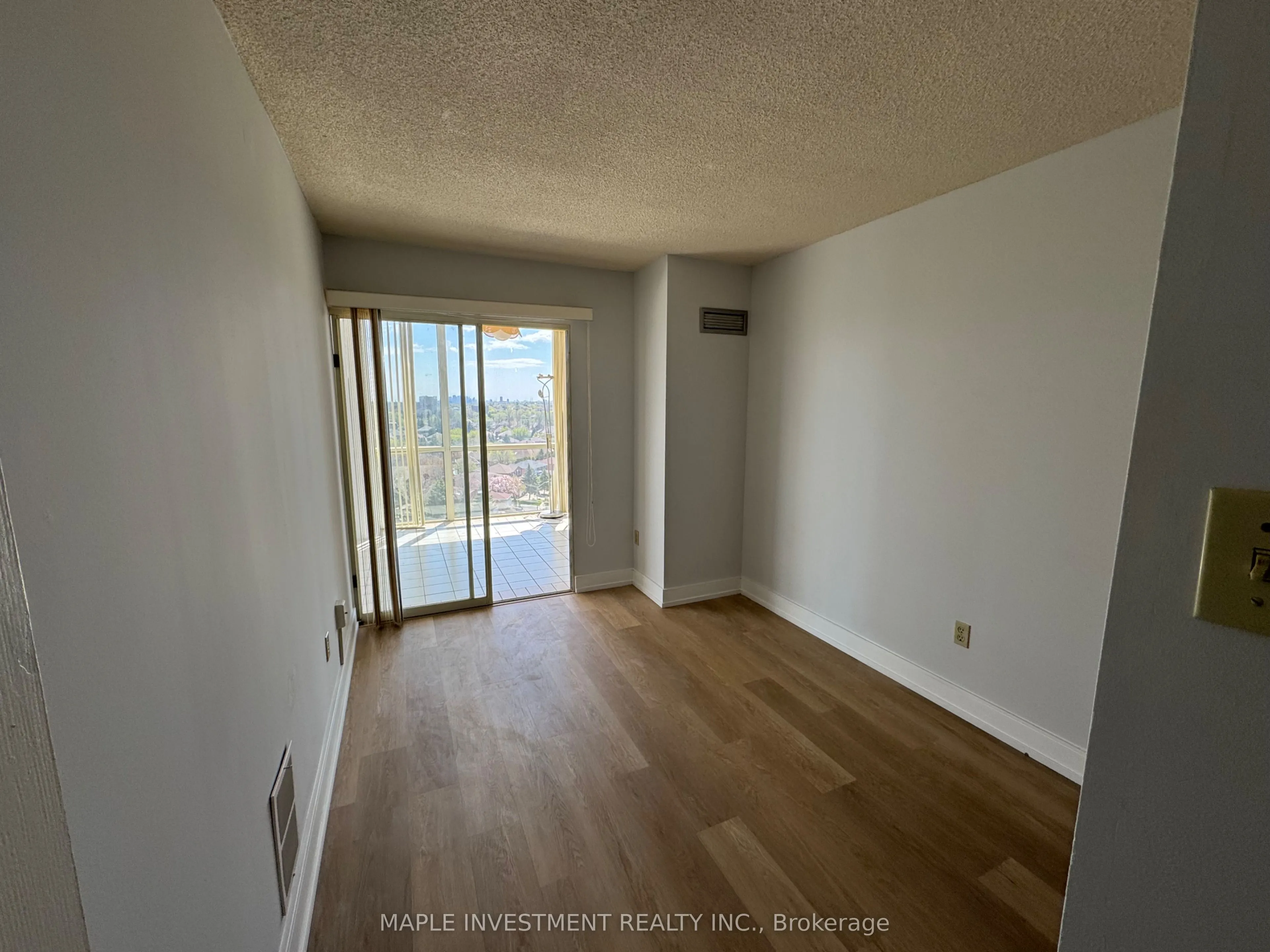 40 Harding Boulevard W, #1006