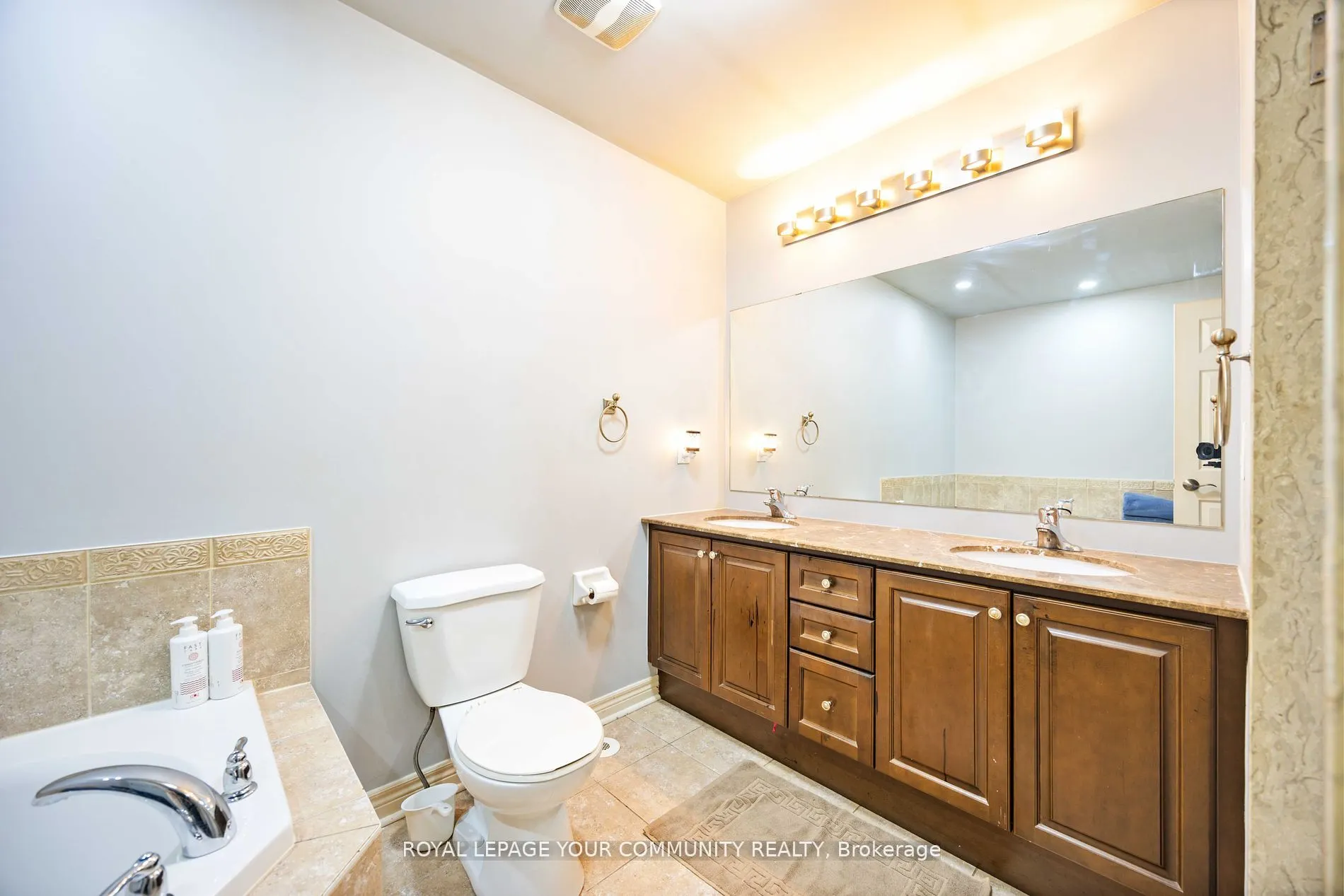 8900 Bathurst Street #37