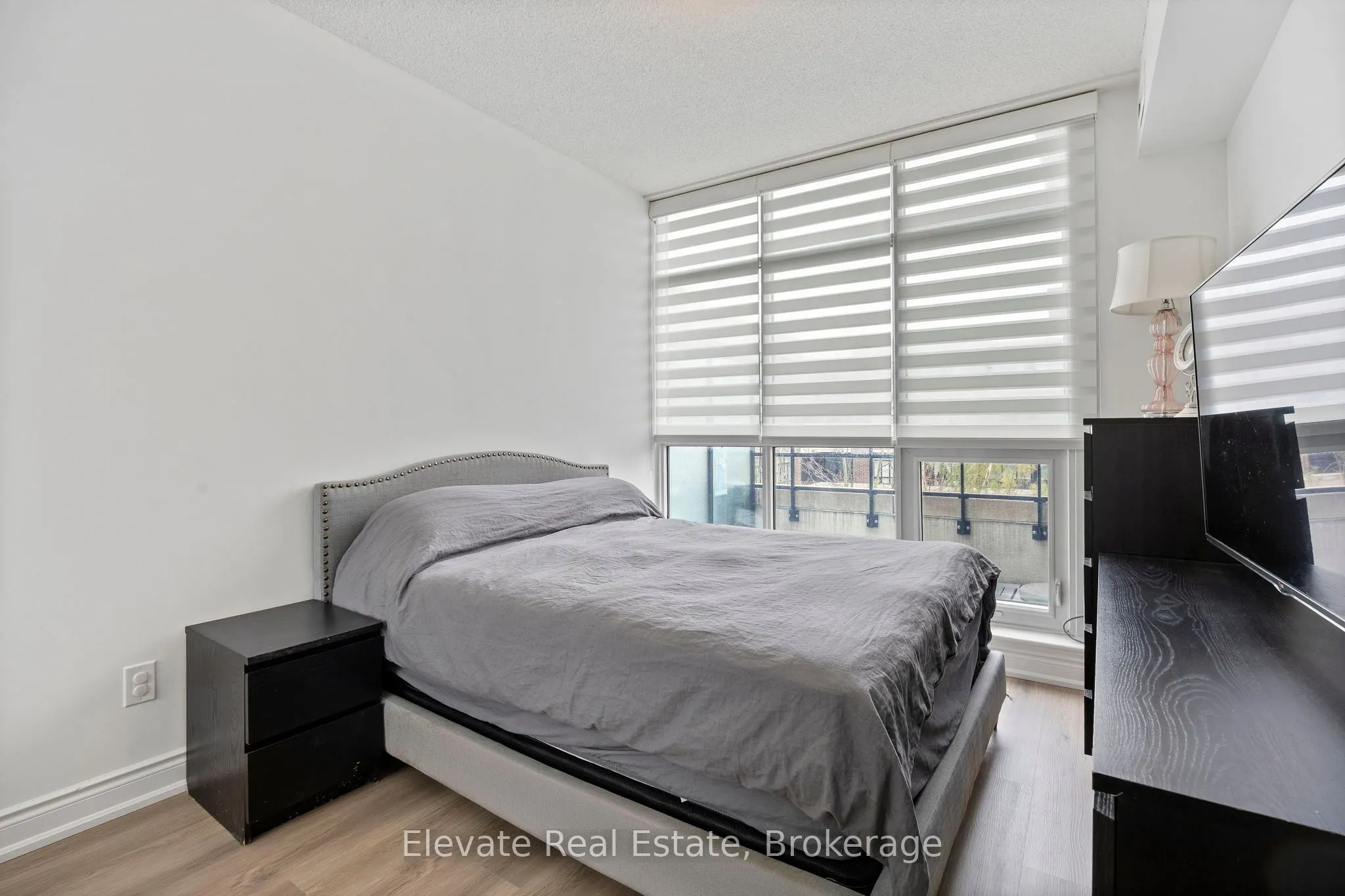 2396 Major Mackenzie Drive #322