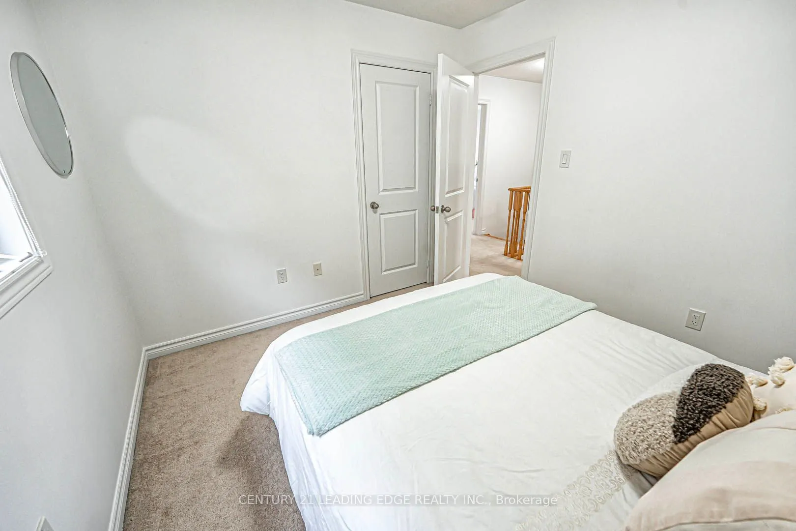 87 Ridge Gate Crescent