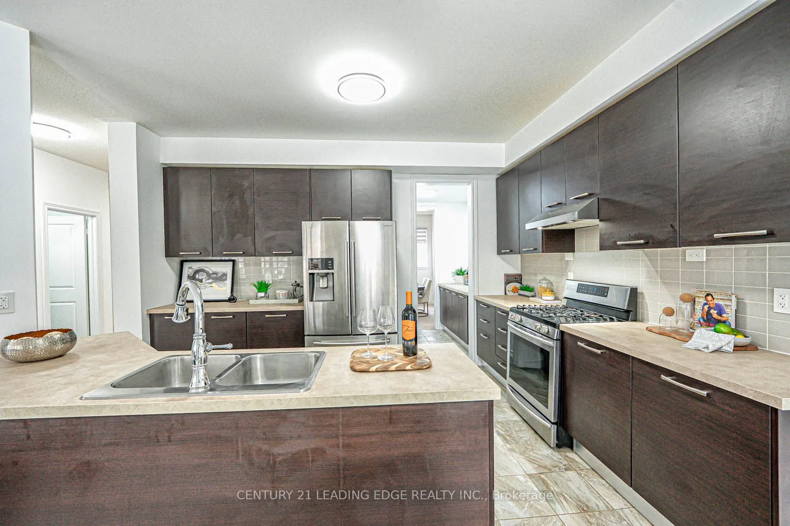 87 Ridge Gate Crescent