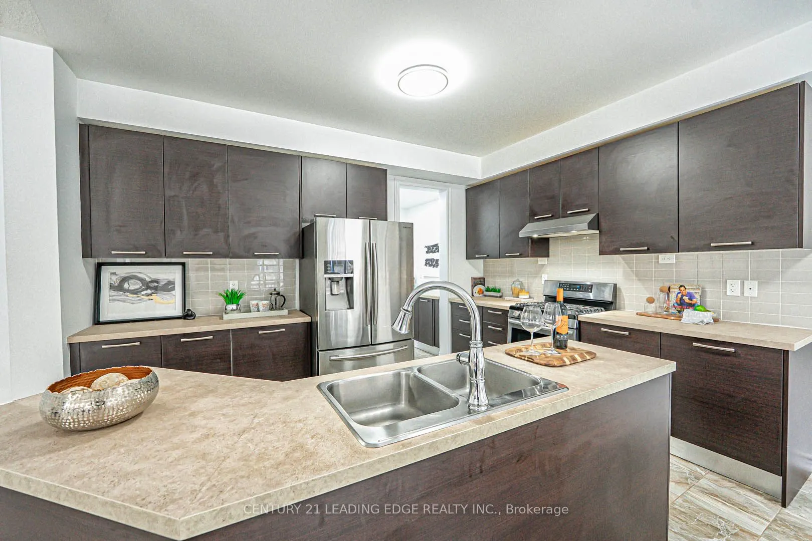 87 Ridge Gate Crescent