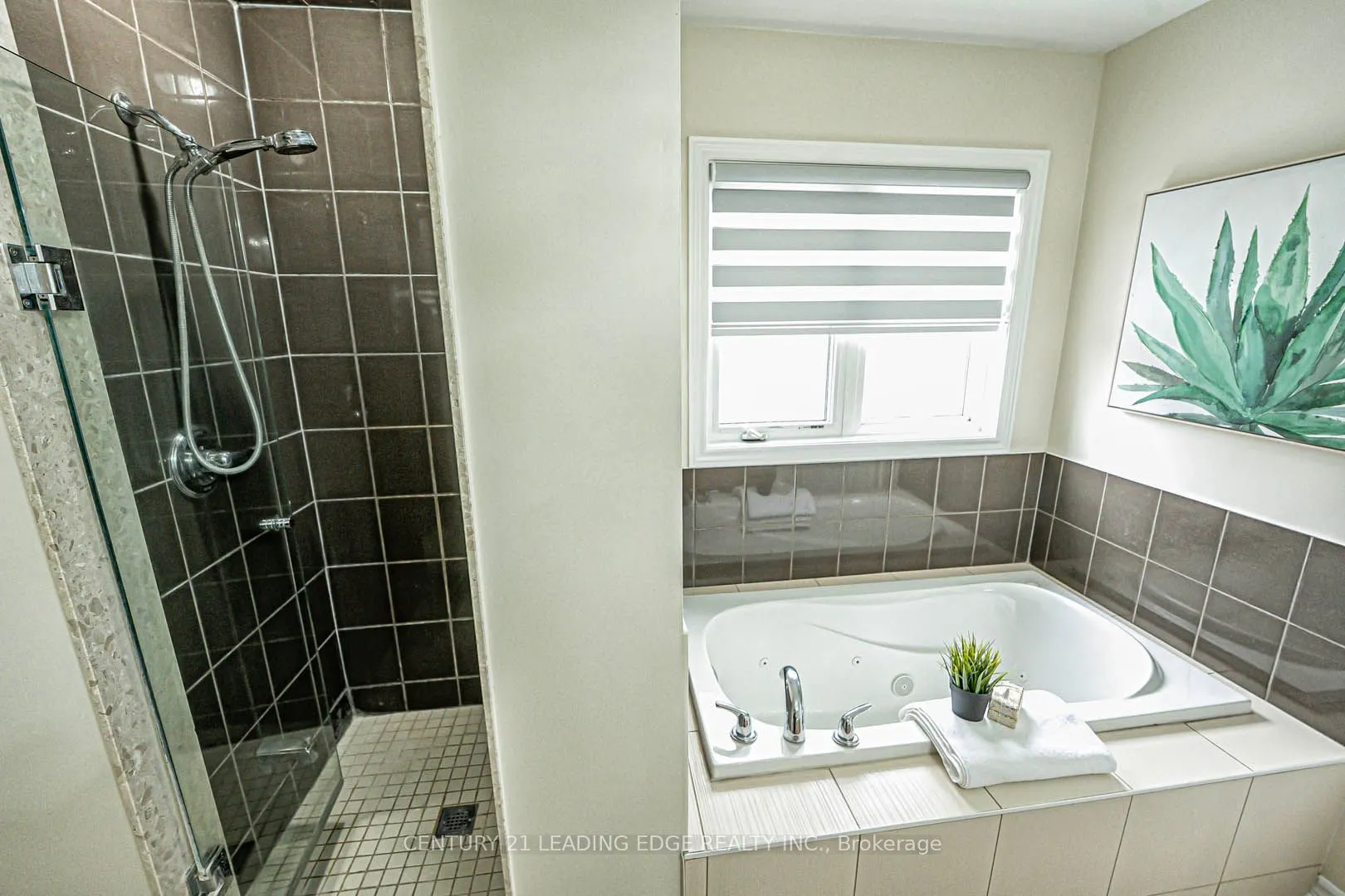 87 Ridge Gate Crescent