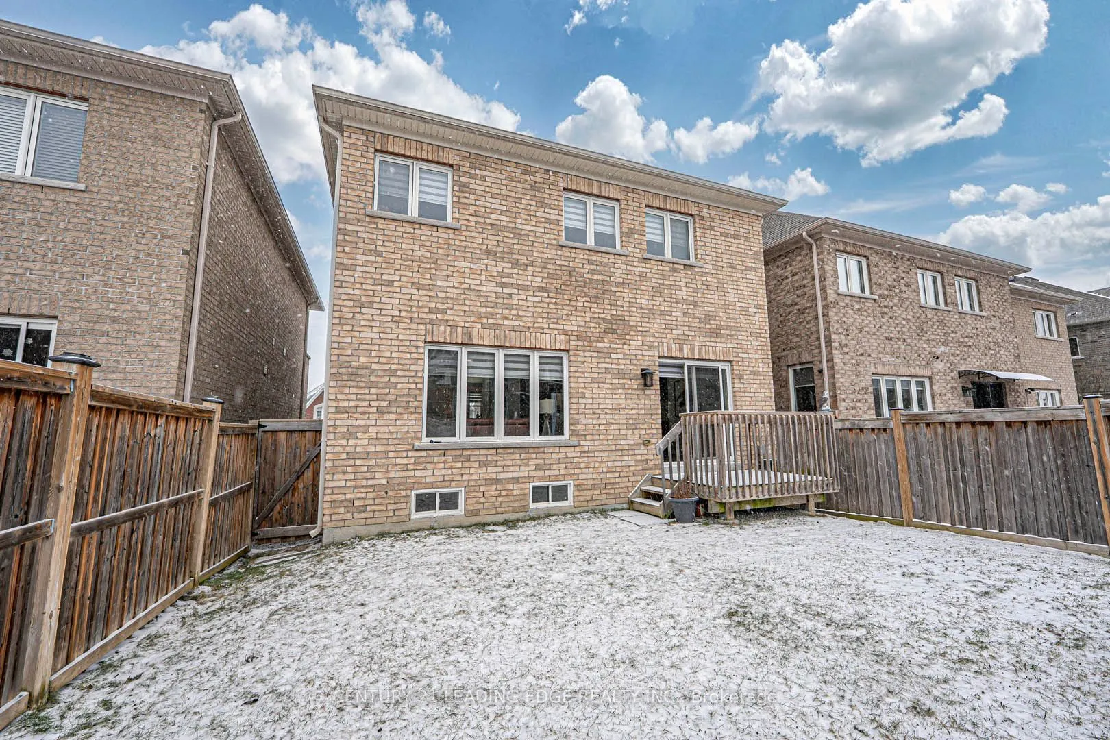 87 Ridge Gate Crescent