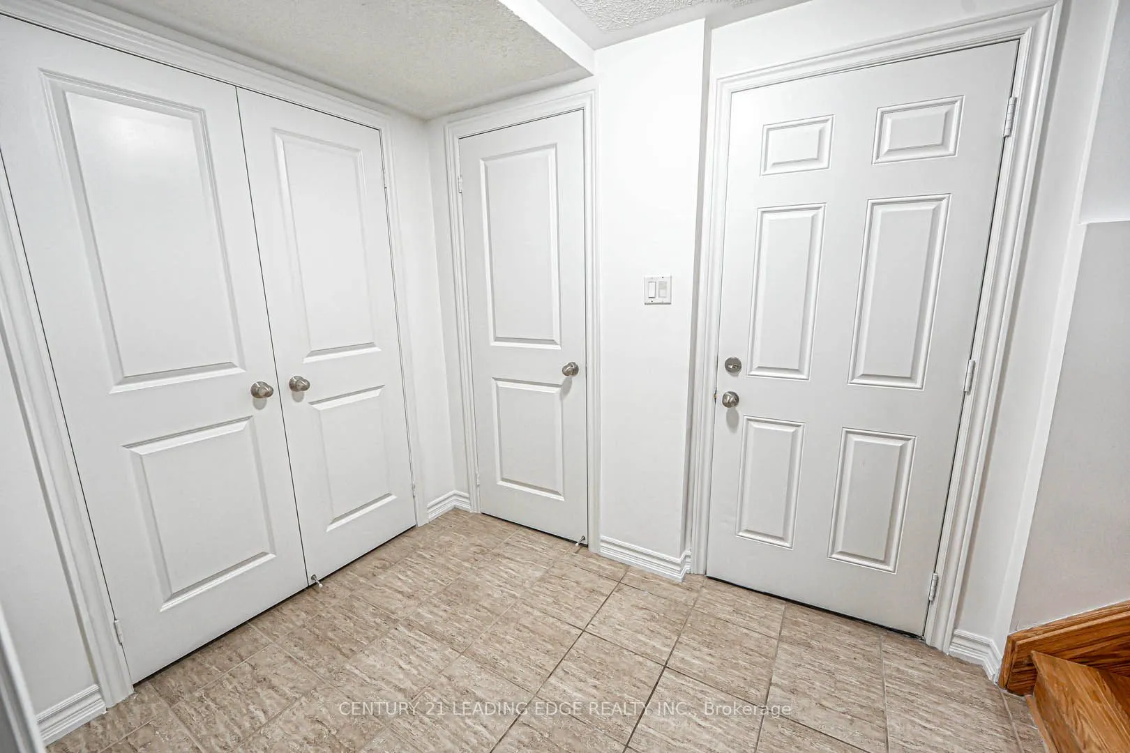 87 Ridge Gate Crescent