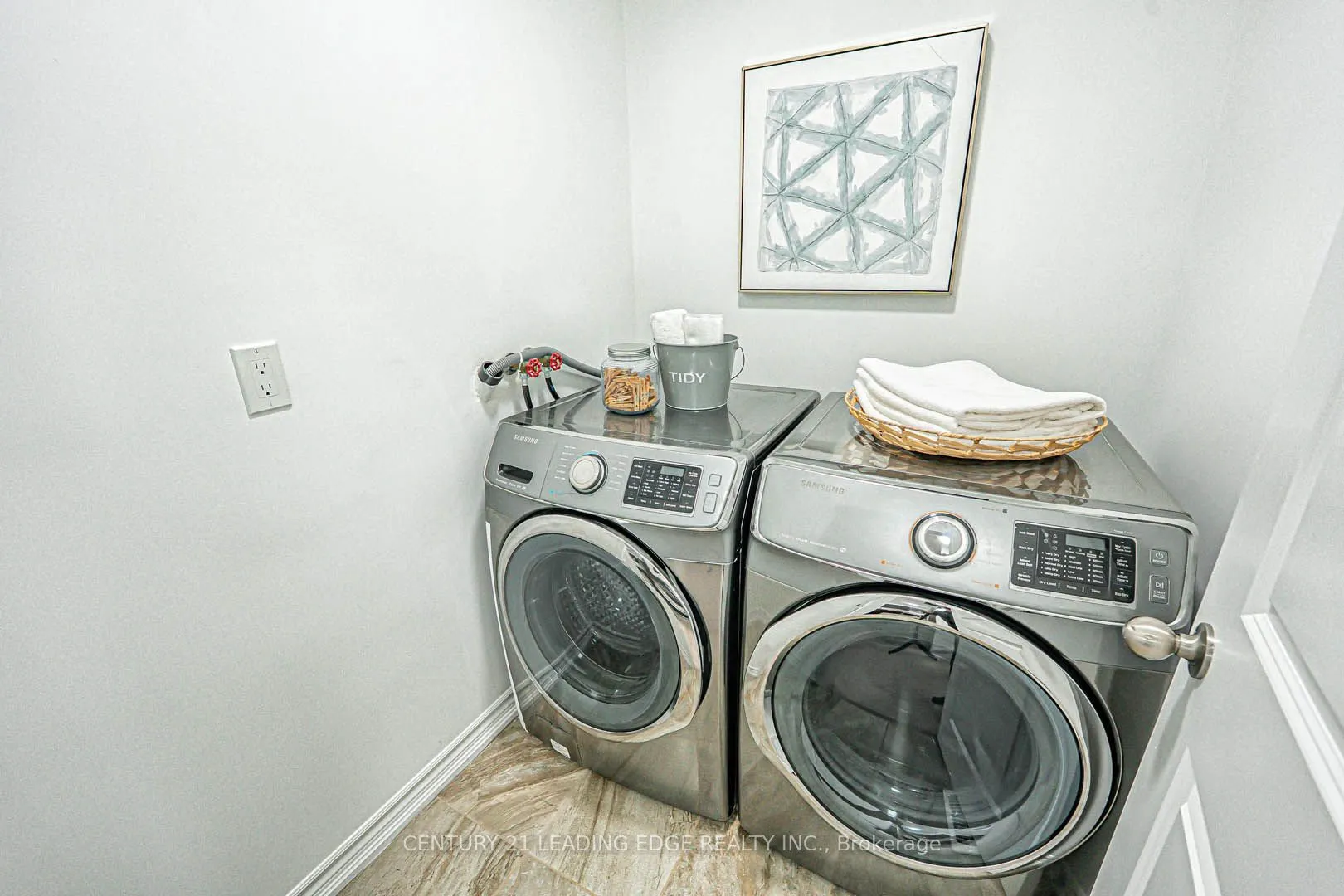 87 Ridge Gate Crescent