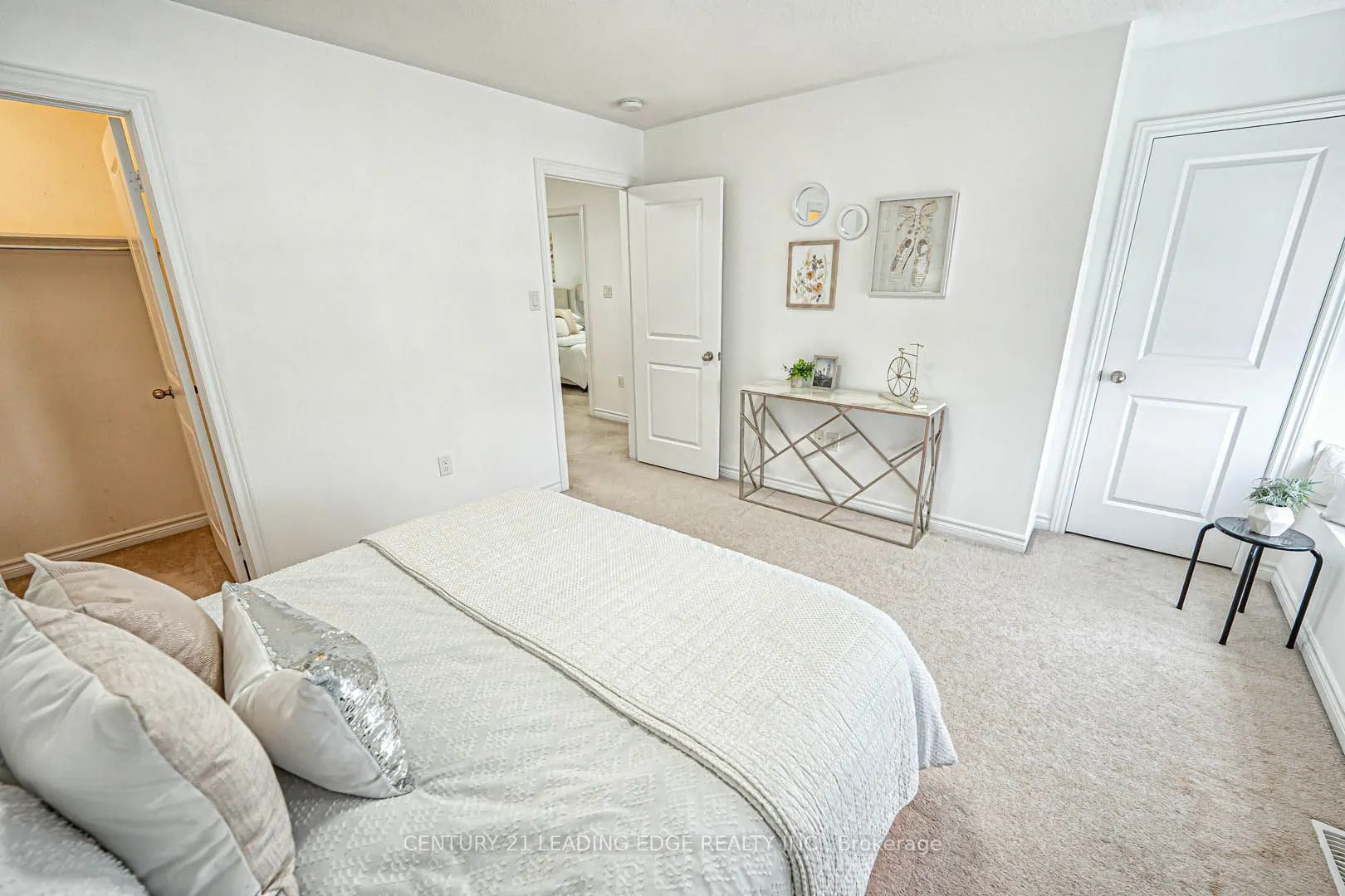 87 Ridge Gate Crescent