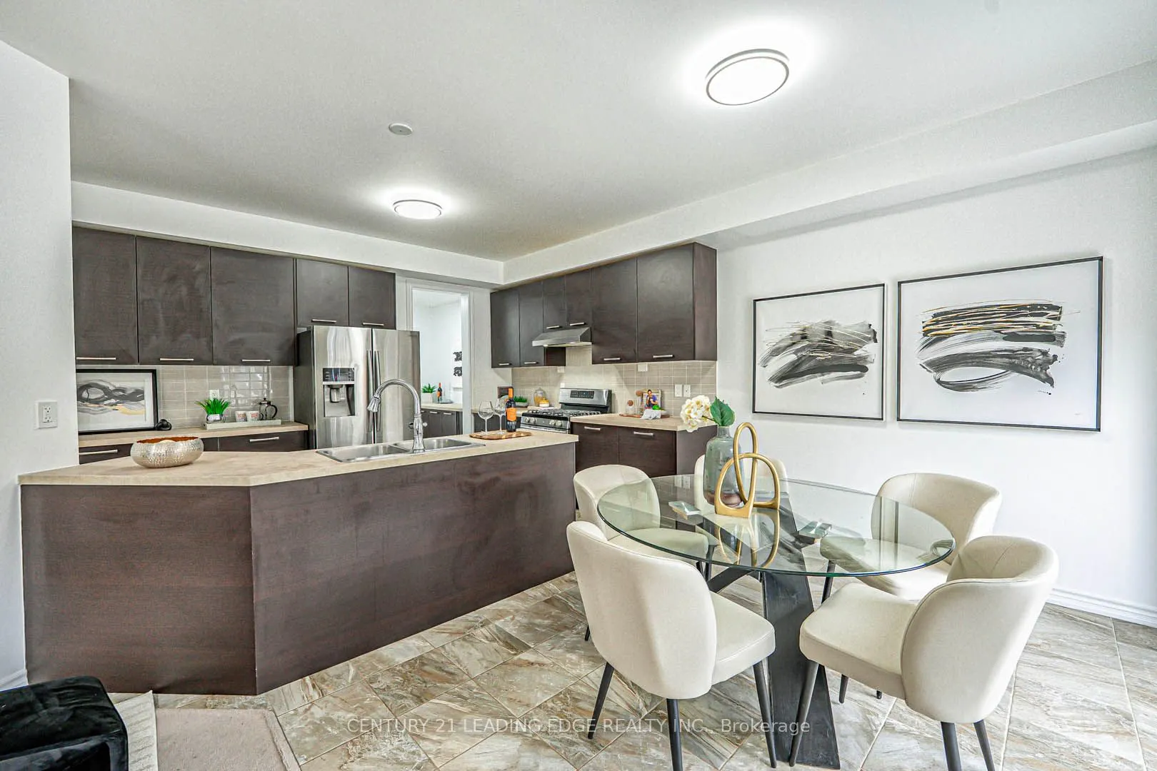 87 Ridge Gate Crescent