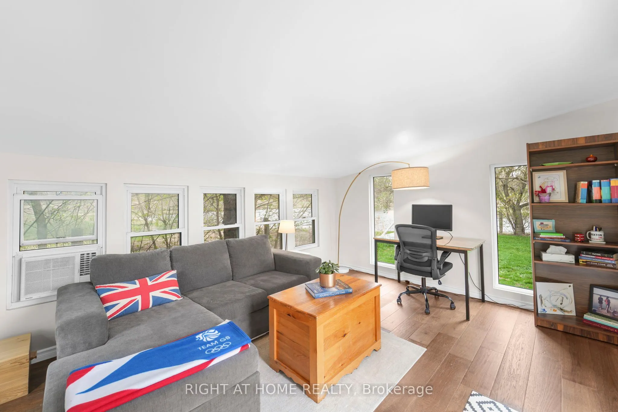 17083 Warden Avenue