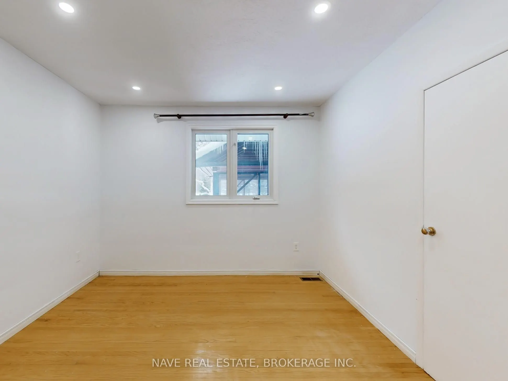 20015 Bathurst Street