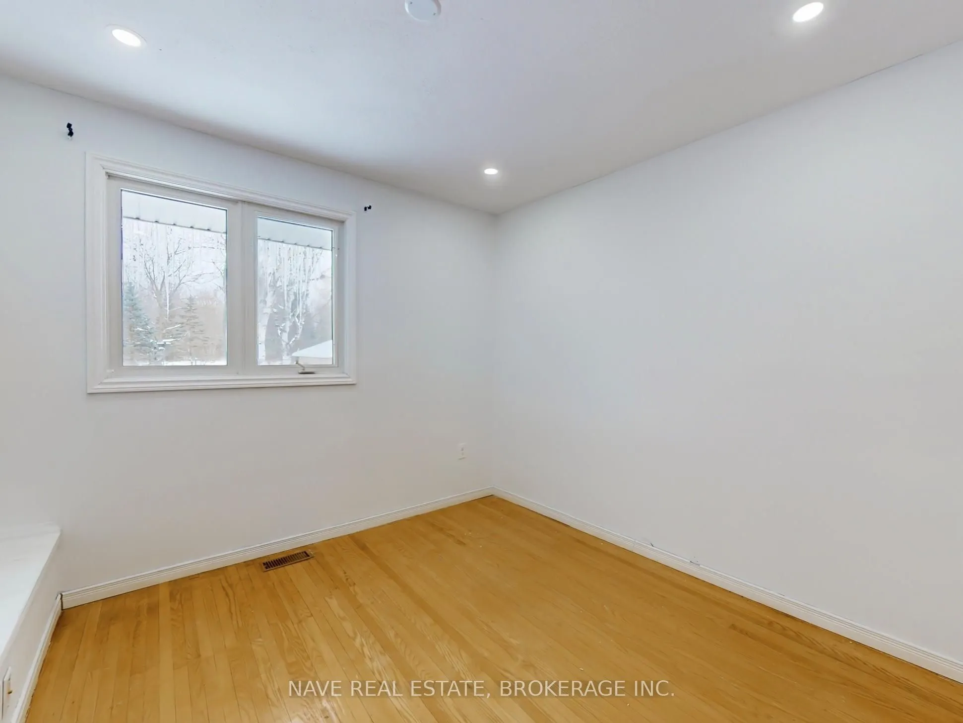 20015 Bathurst Street